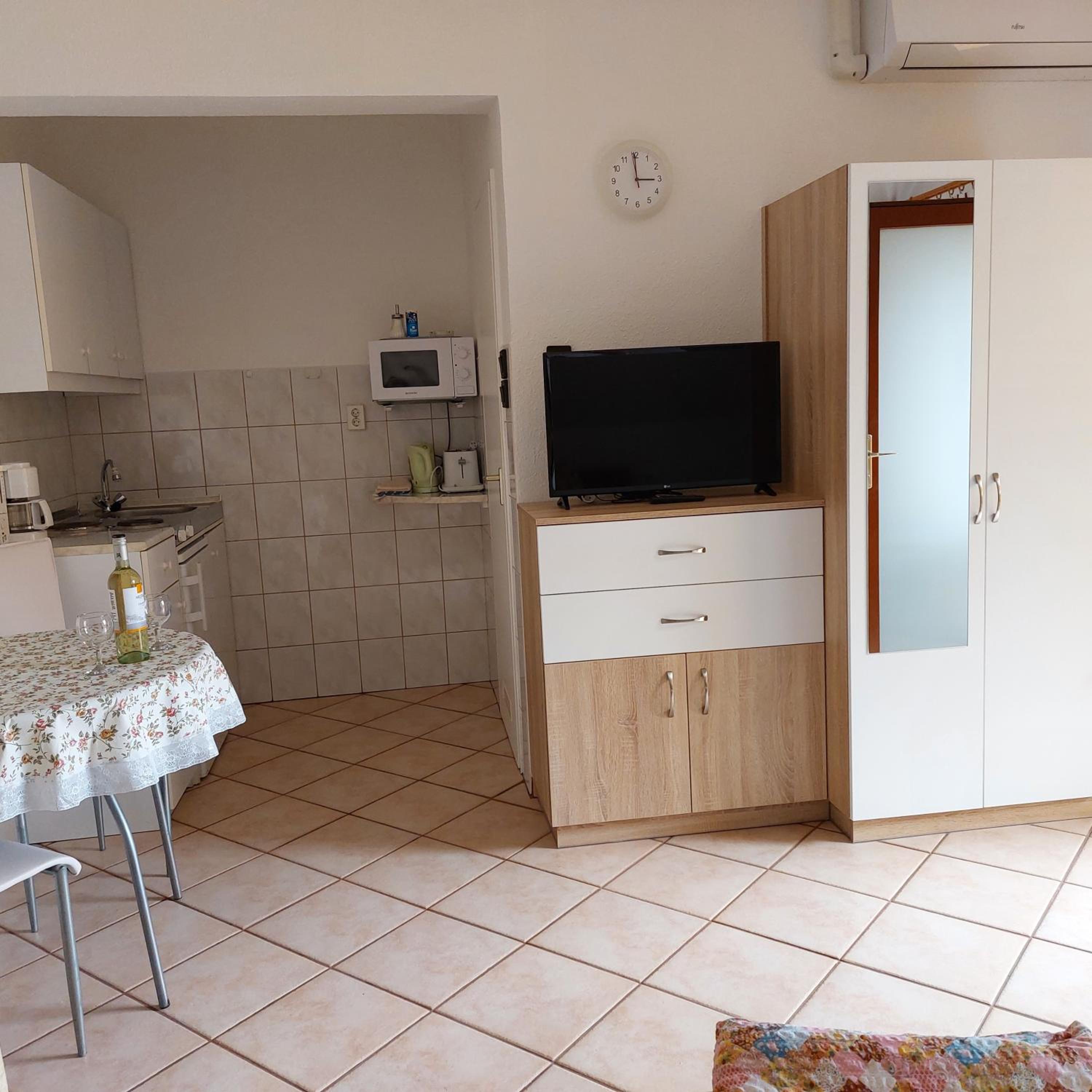 Studio Apartment photo 3