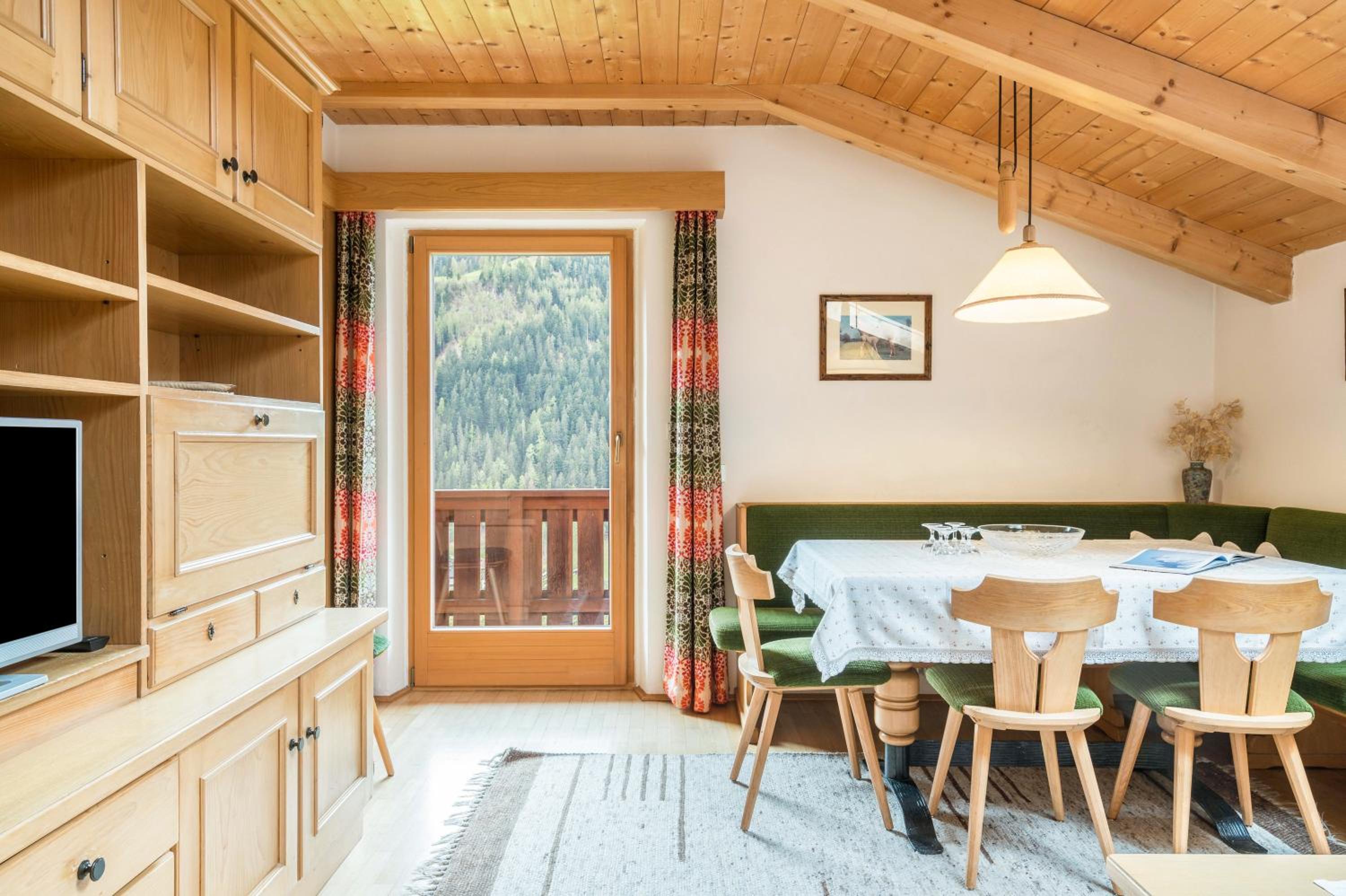 Three-Bedroom Premium Apartment with Balcony photo 1