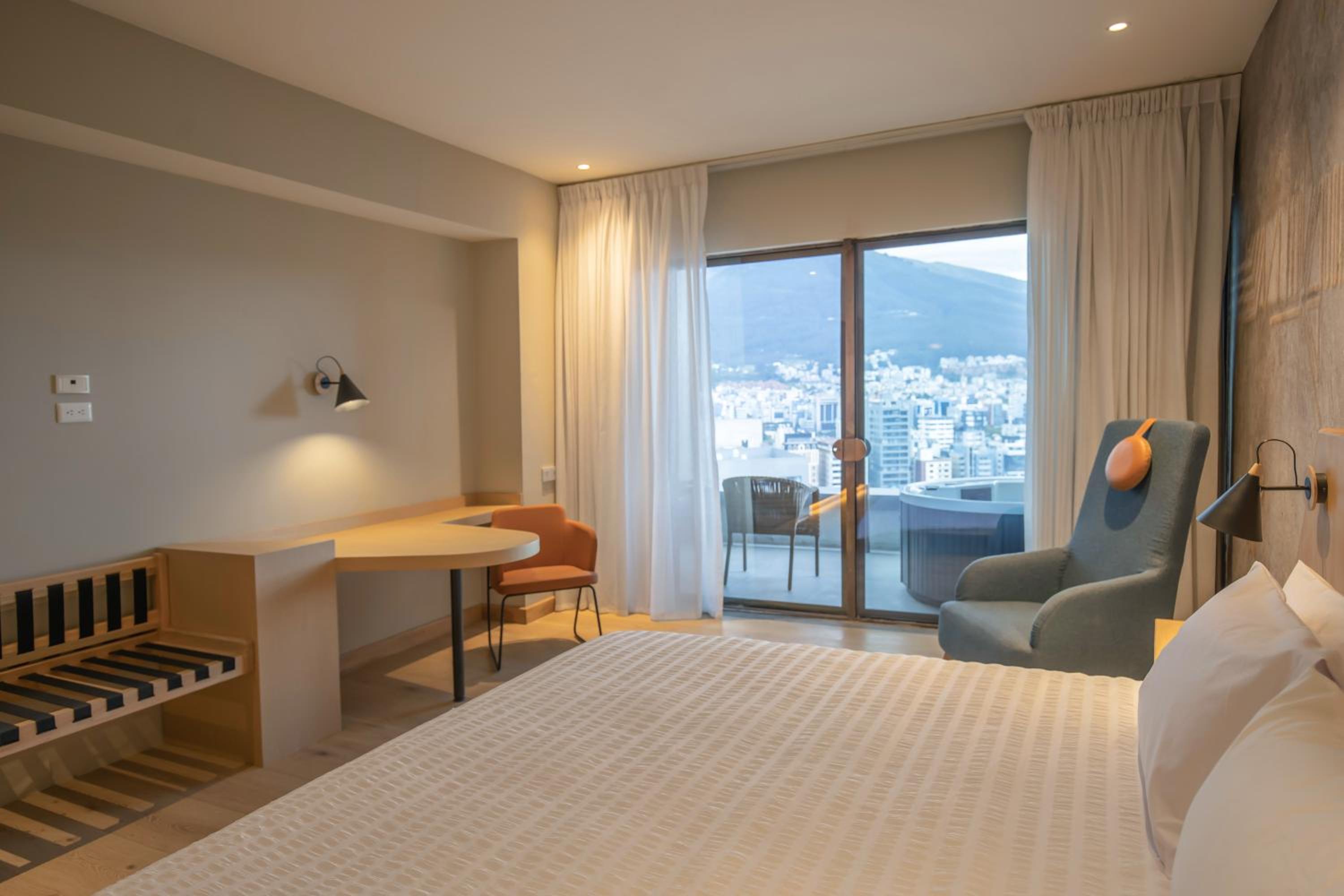 King Suite with Spa Bath - Photo 6