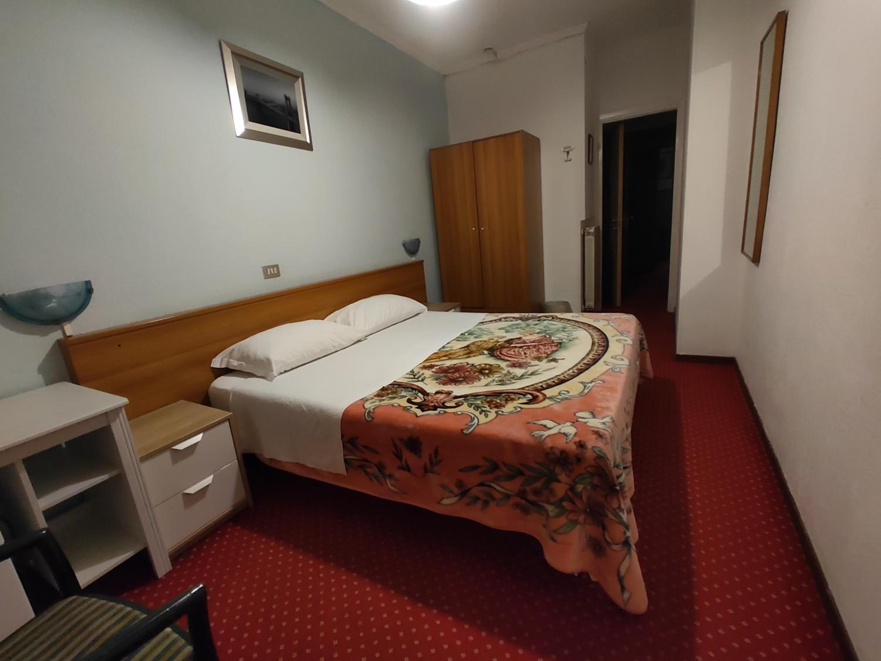 Double Room - Photo 2