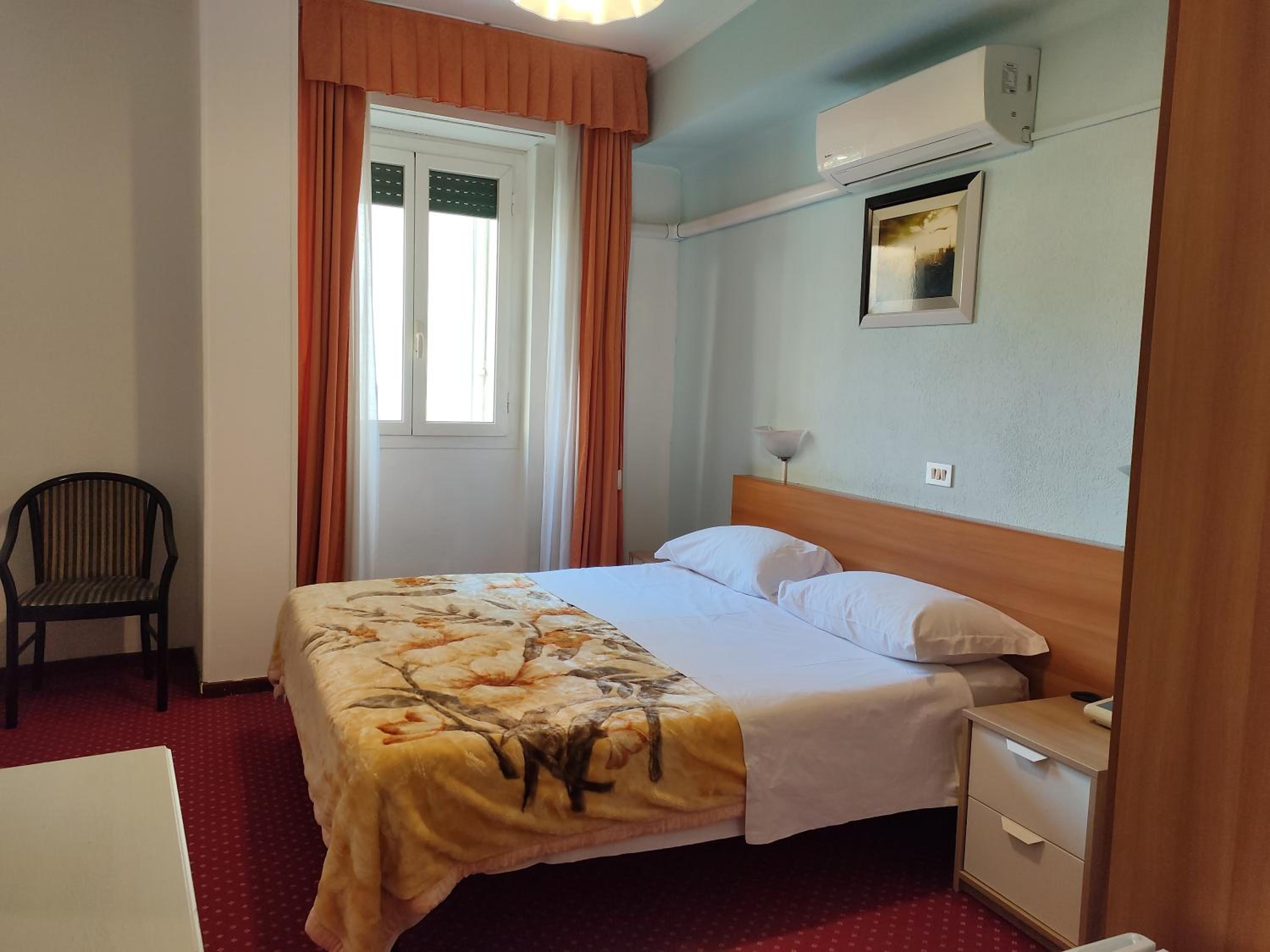 Double Room - Photo 5