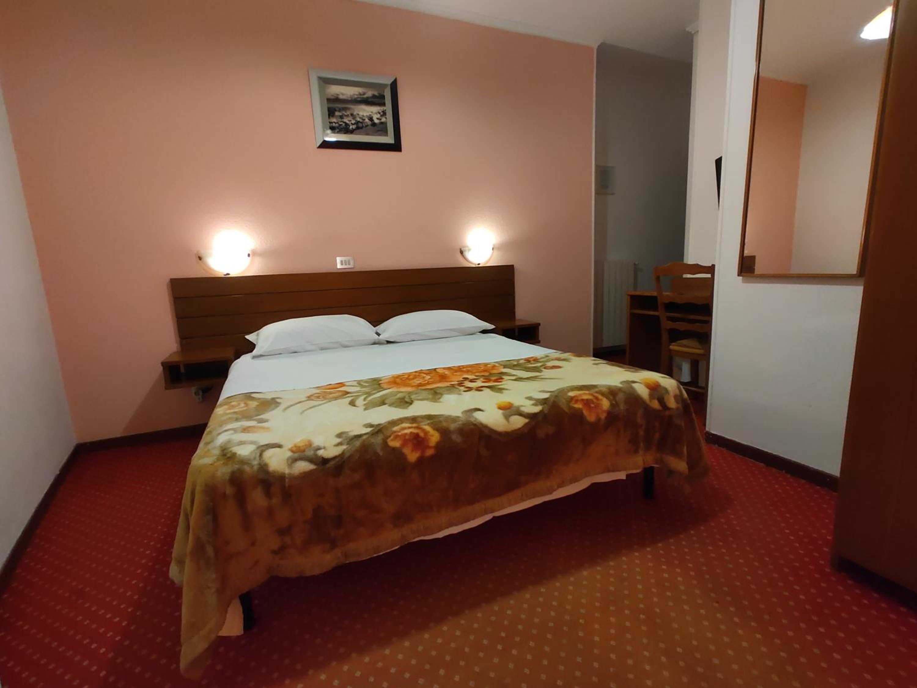 Double Room - Photo 4