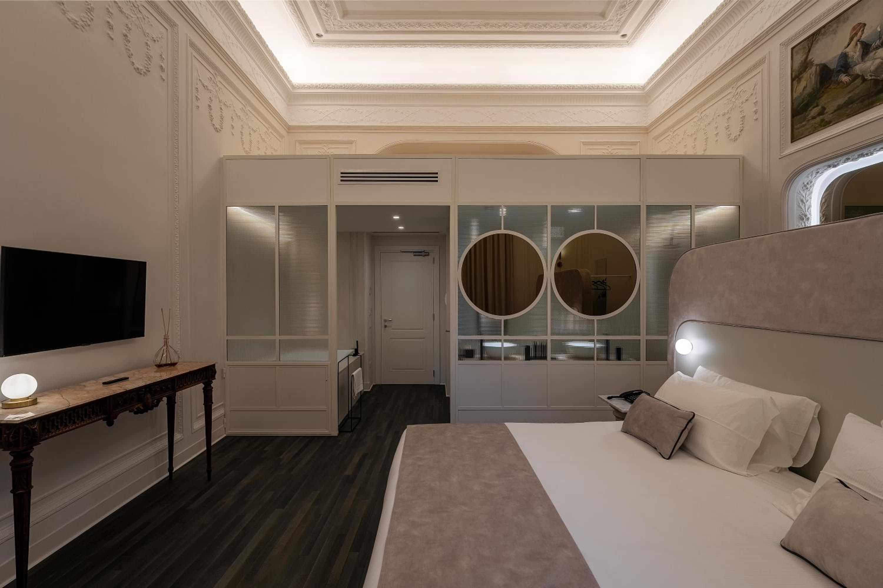 King Suite with Spa Bath