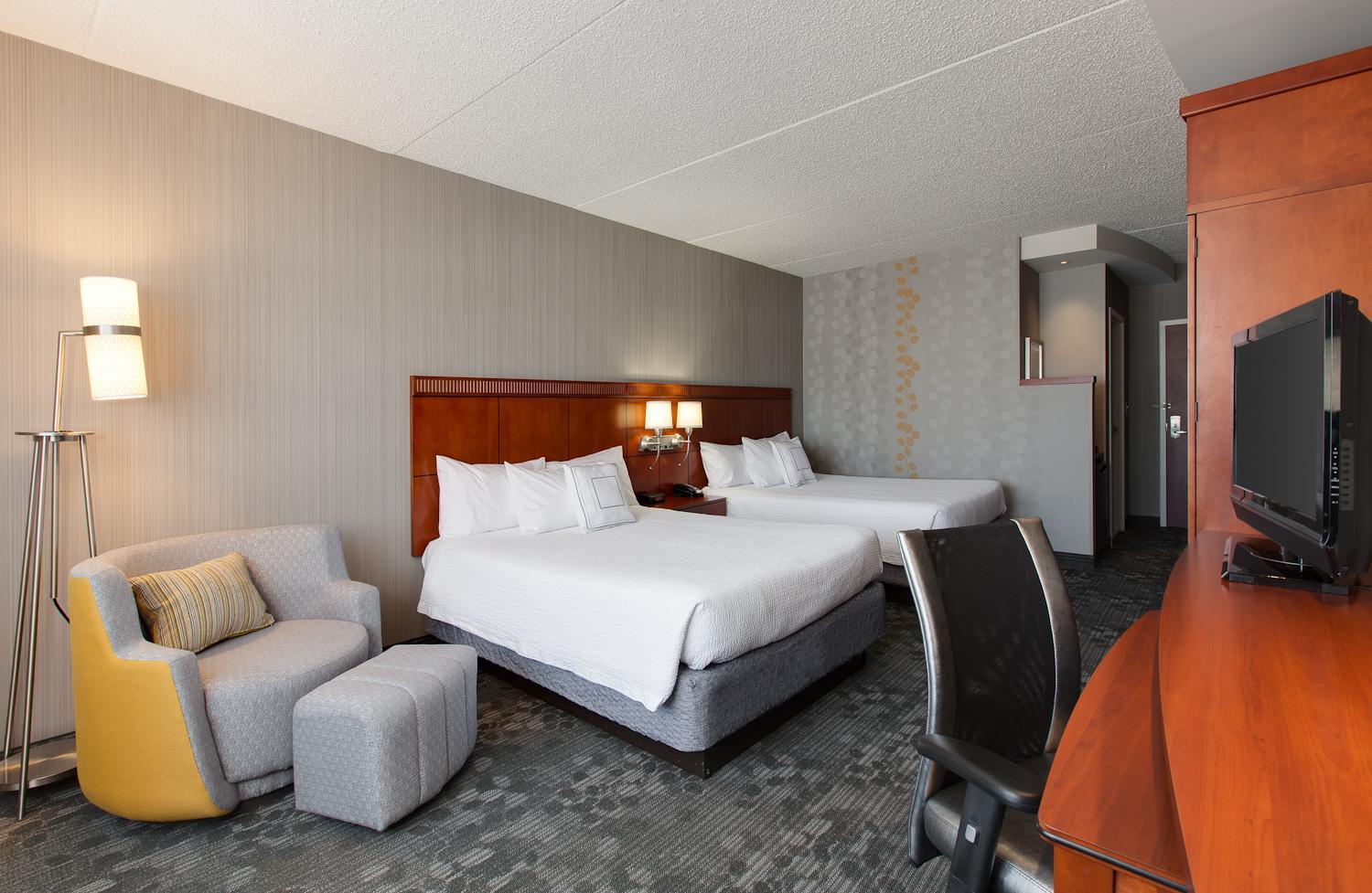 Queen Room with Two Queen Beds - Photo 2