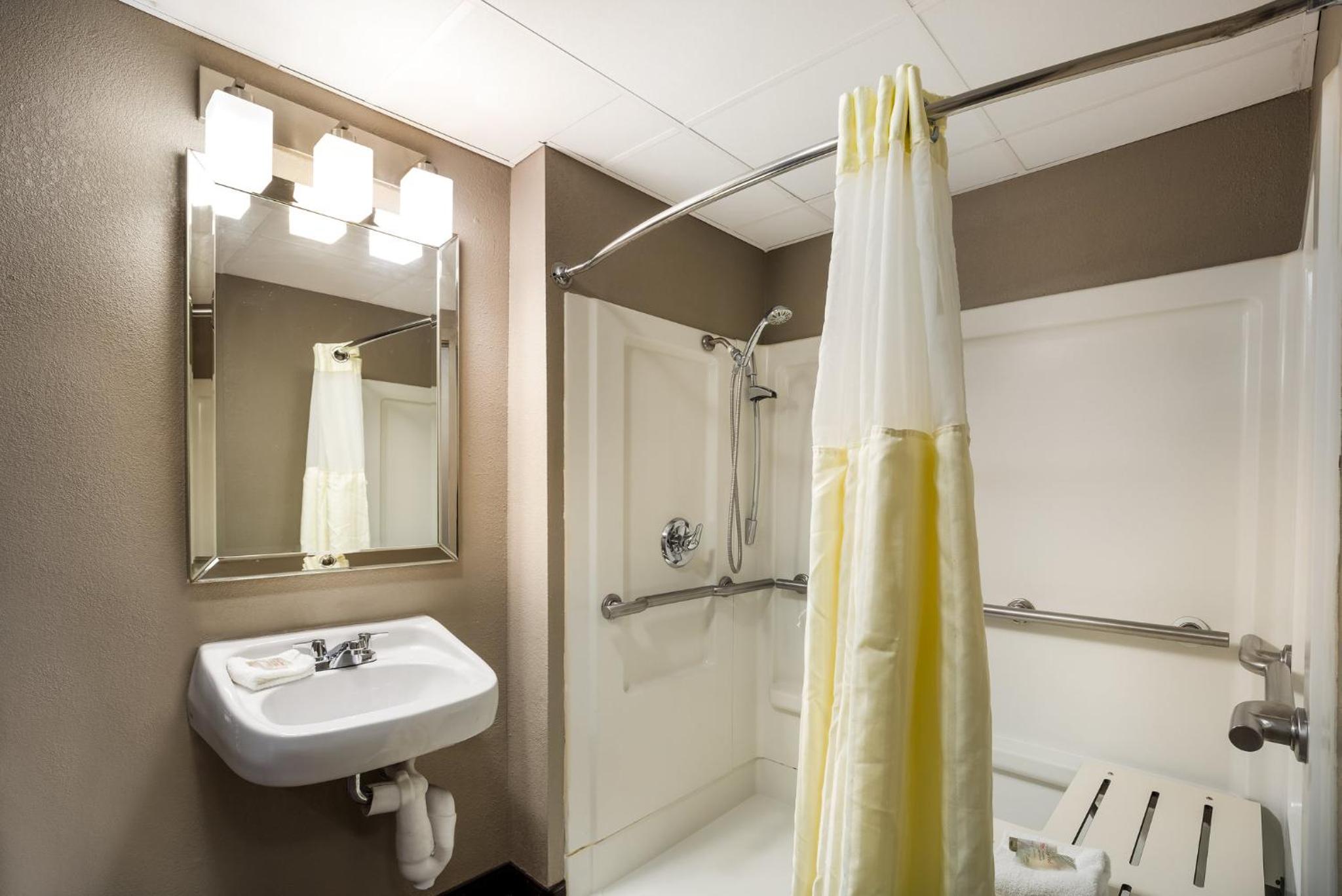Deluxe Queen Room Disability Access Roll-In Shower Smoke Free - Photo 6