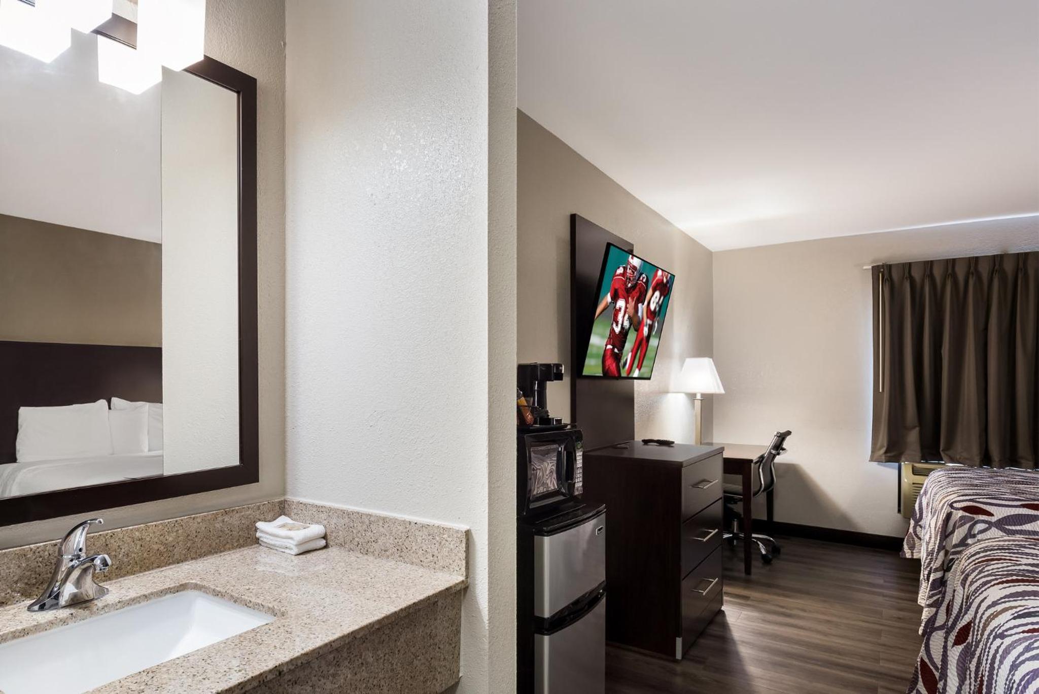 Deluxe Room with Two Queen Beds Smoke Free - Photo 6