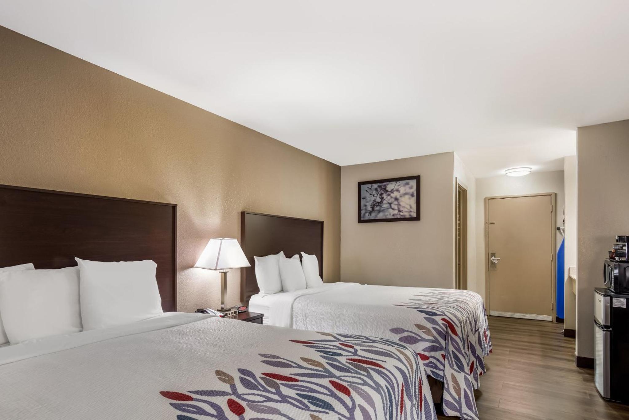 Deluxe Room with Two Queen Beds Smoke Free - Photo 10