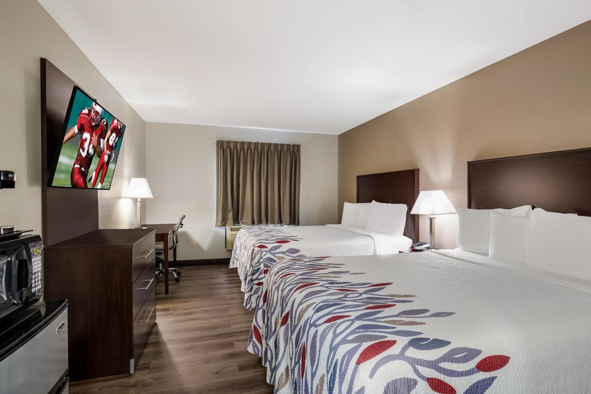 Deluxe Room with Two Queen Beds Smoke Free - Photo 12