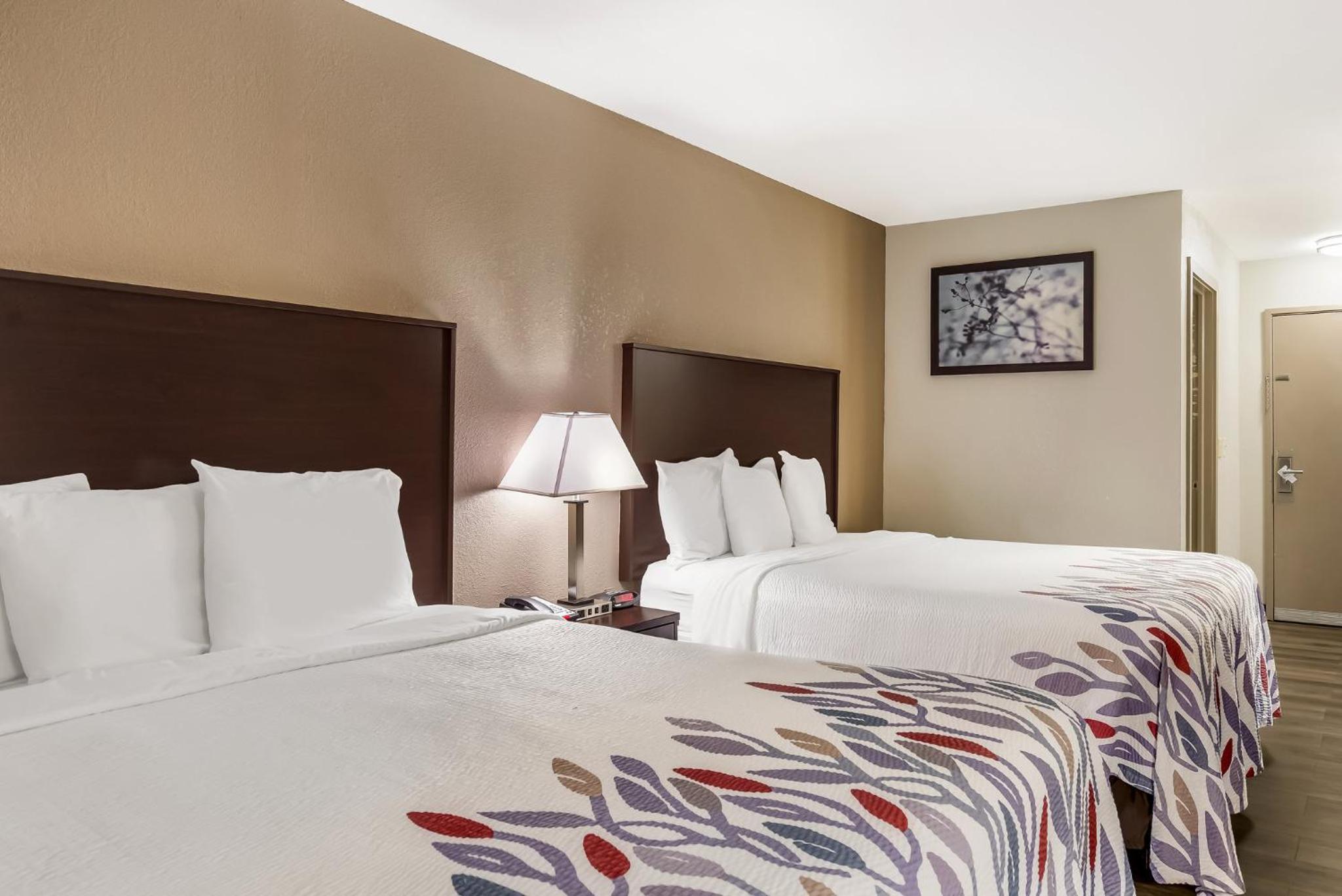 Deluxe Room with Two Queen Beds Smoke Free - Photo 9