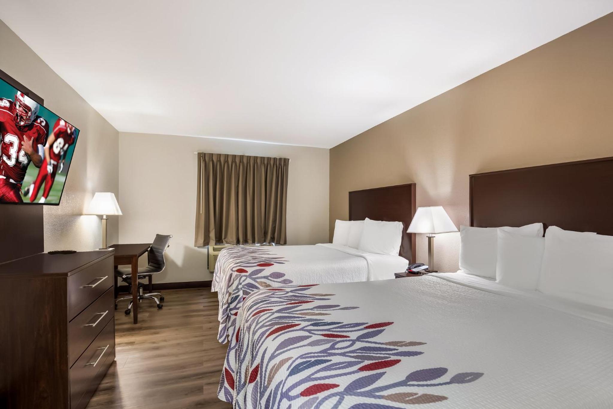 Deluxe Room with Two Queen Beds Smoke Free - Photo 11