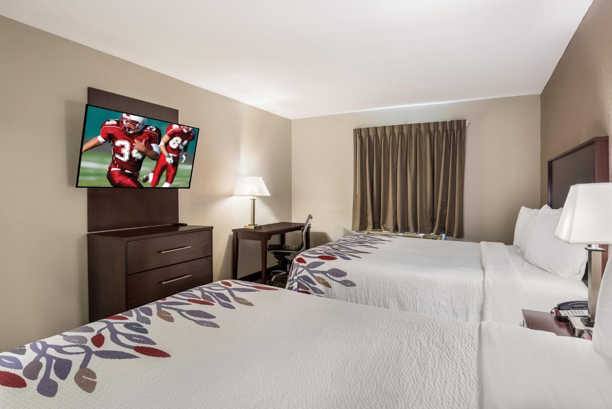Deluxe Room with Two Queen Beds Smoke Free - Photo 7