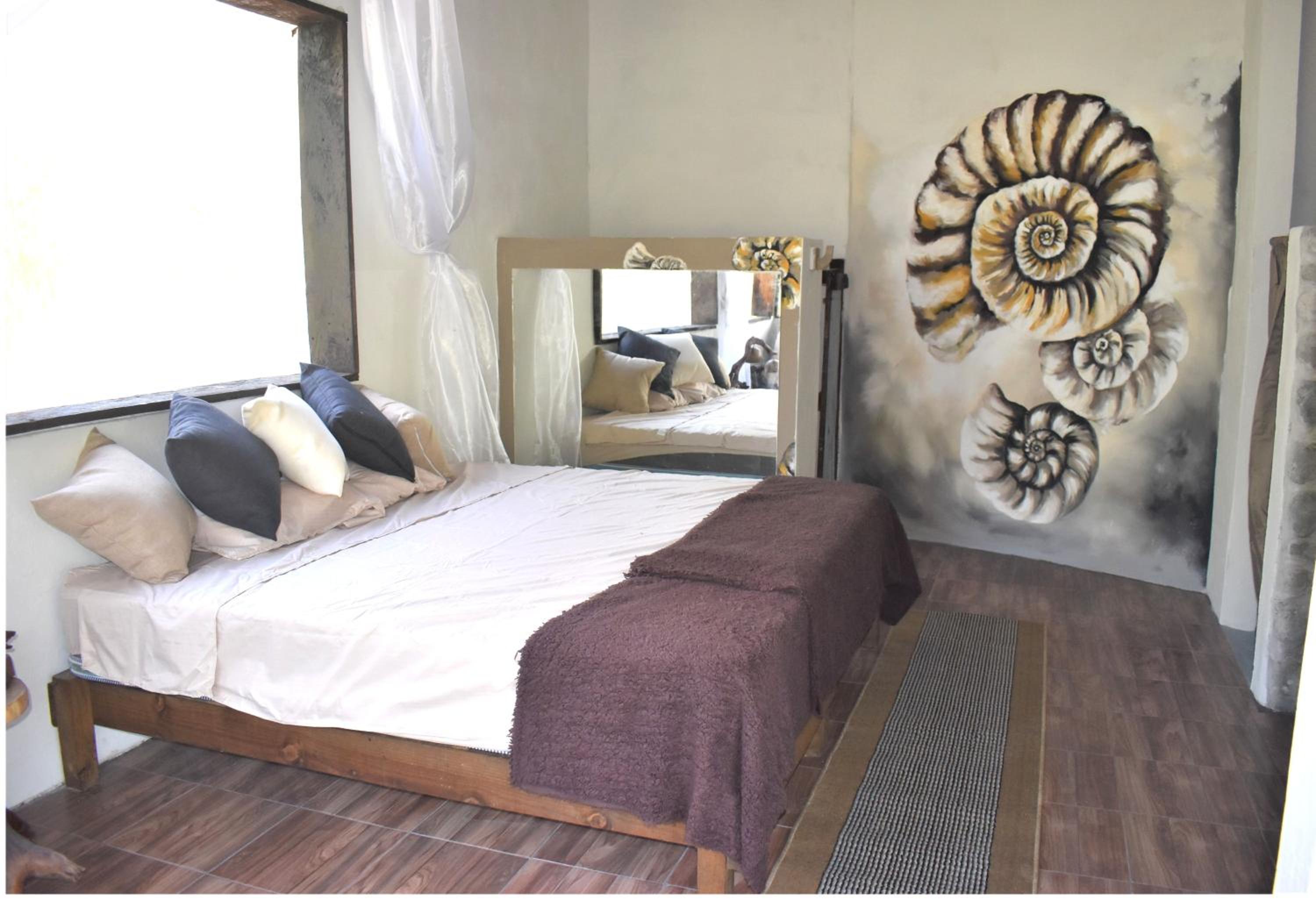 One-Bedroom Apartment - Photo 1