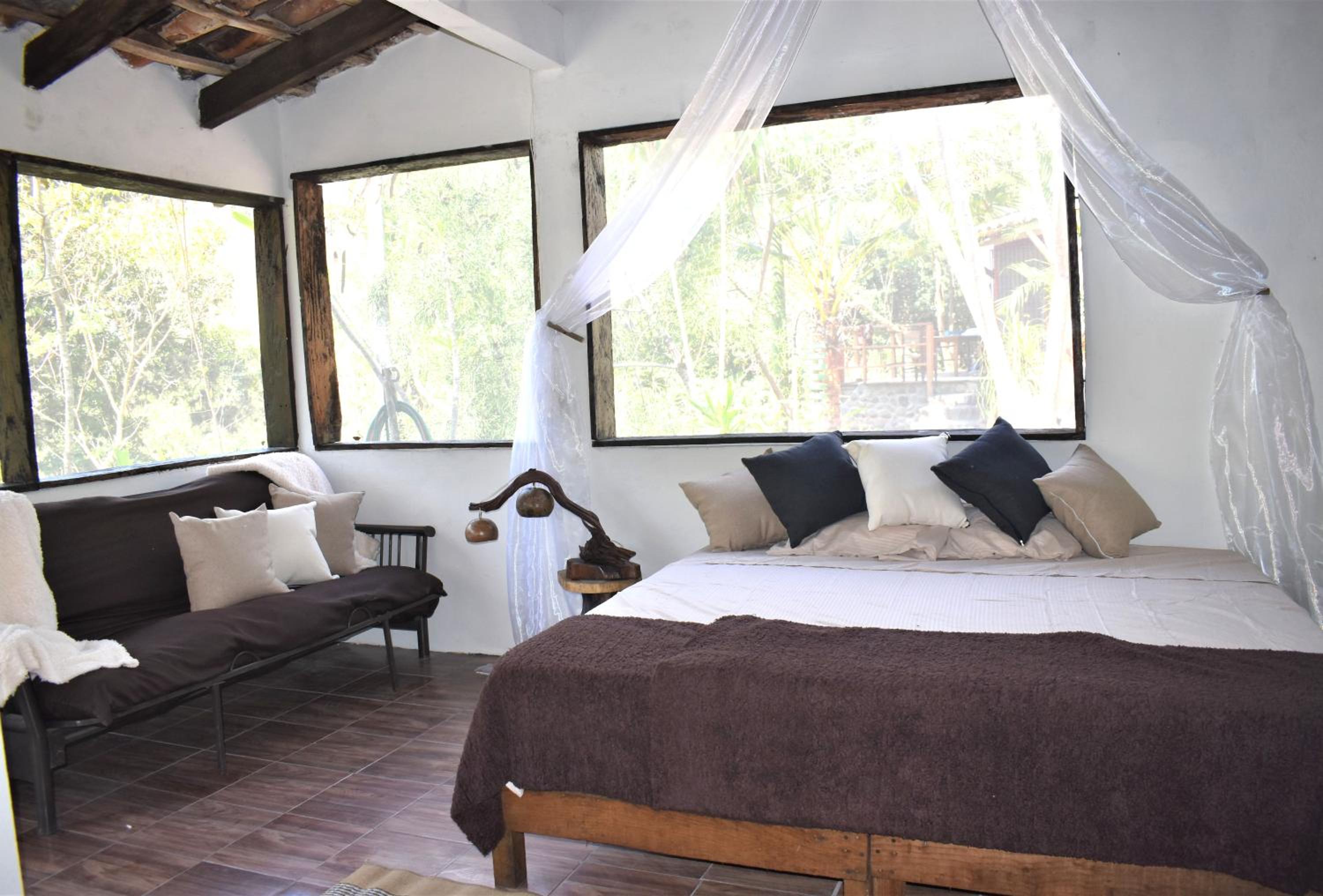 One-Bedroom Apartment - Photo 3