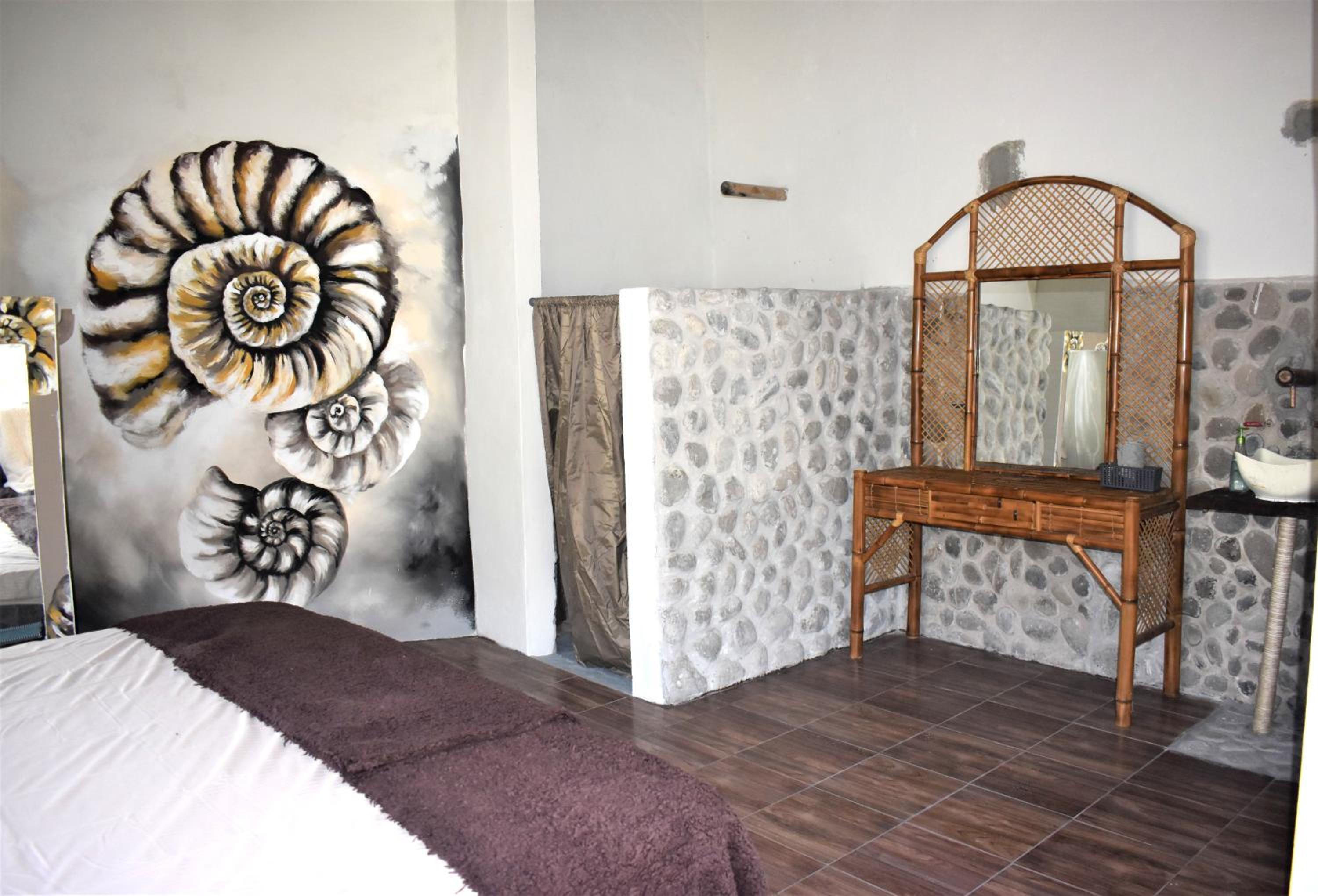 One-Bedroom Apartment - Photo 8