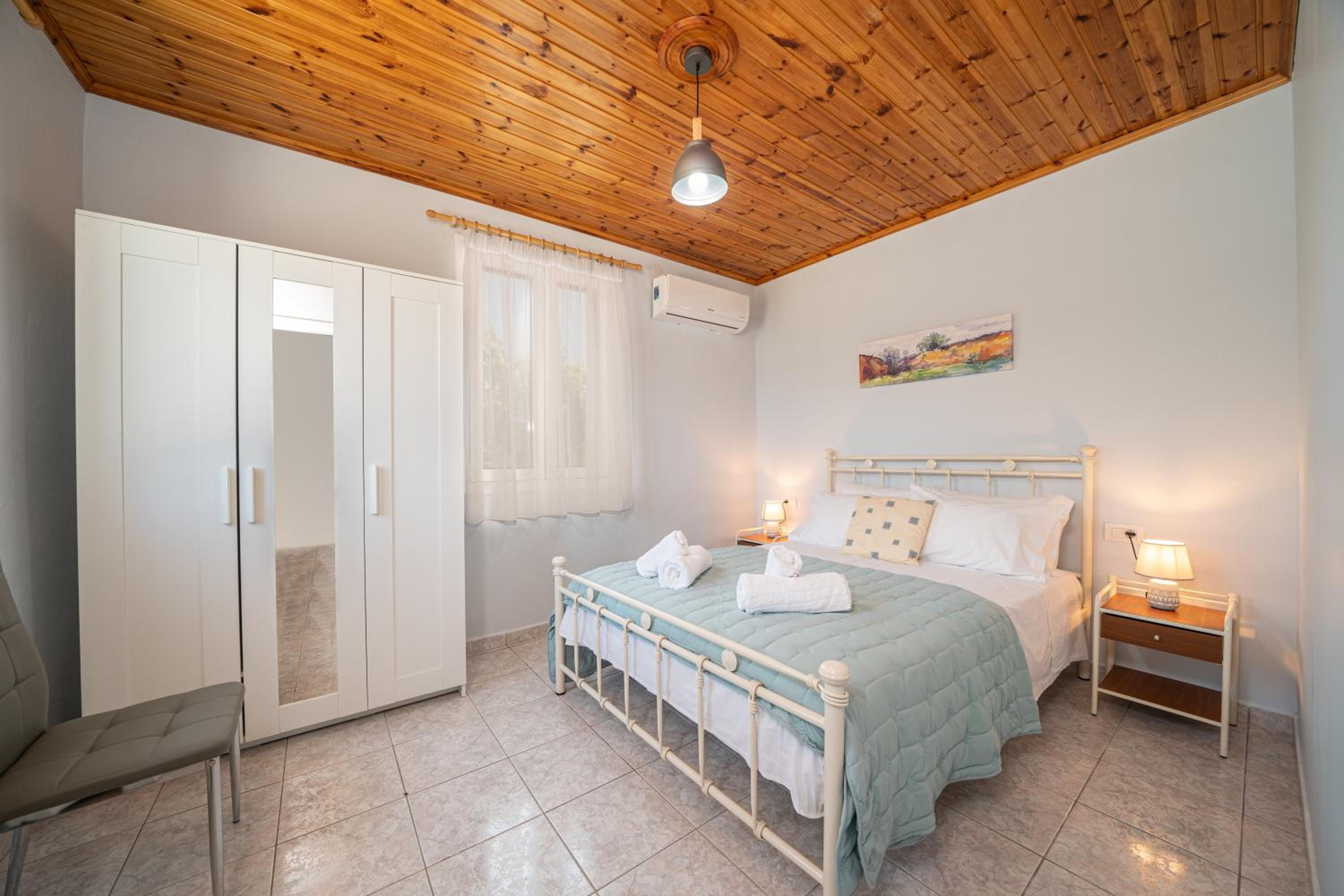 Three-Bedroom House photo 3