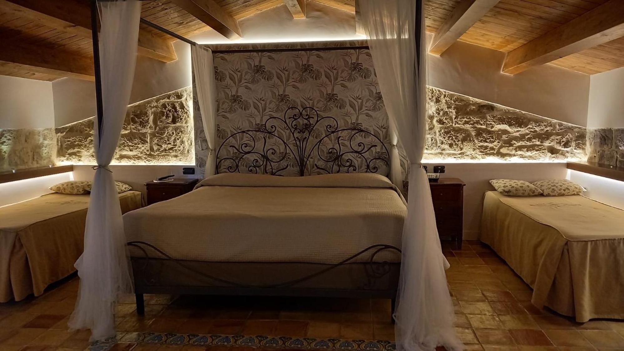 Suite with Balcony photo 3