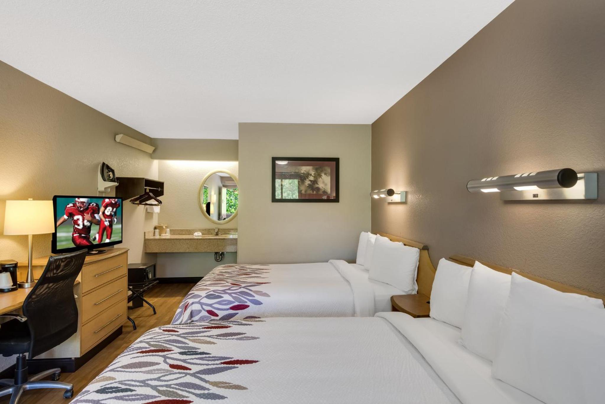 Deluxe Room with Two Double Beds Smoke Free - Photo 2