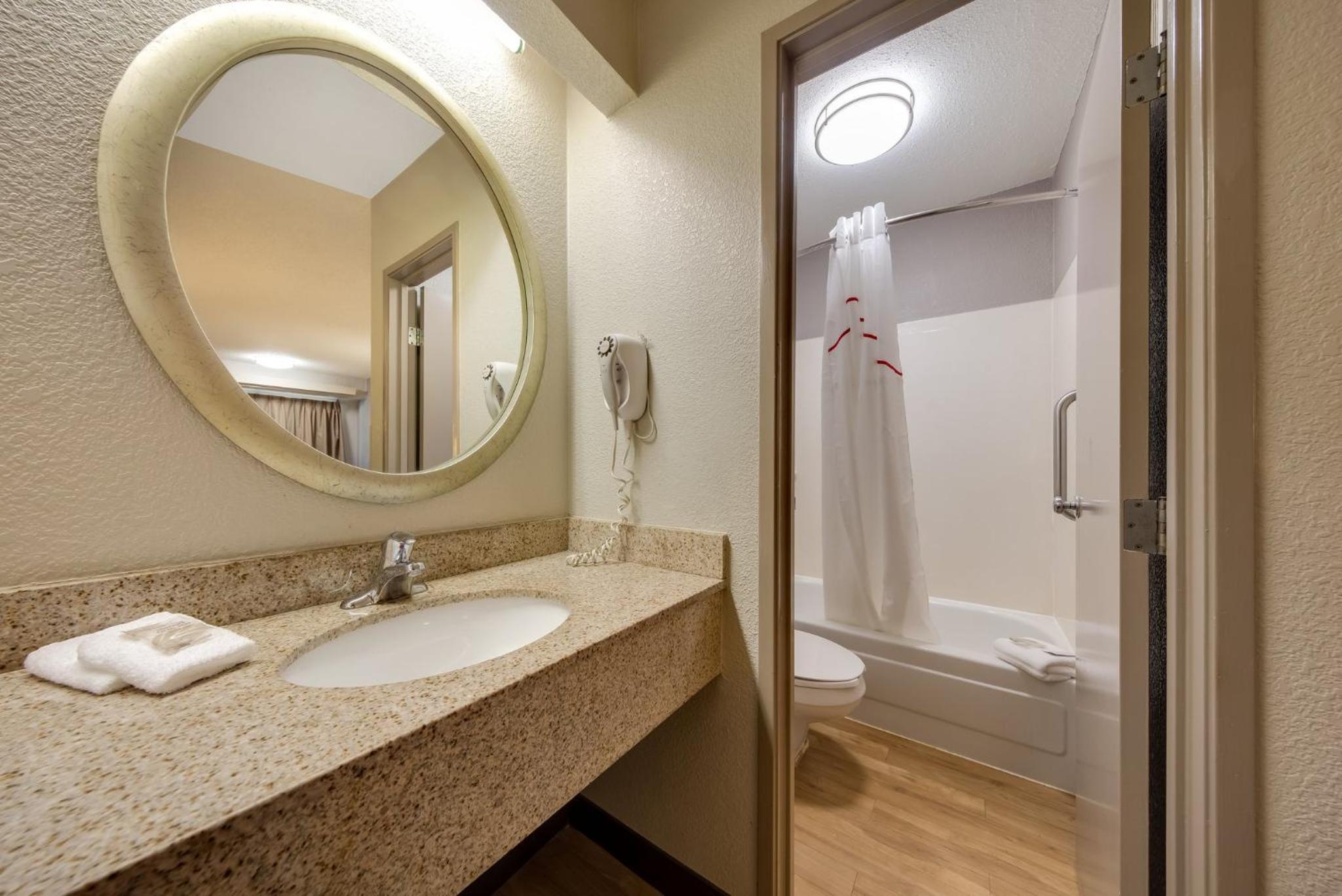 Deluxe Room with Two Double Beds Smoke Free - Photo 9
