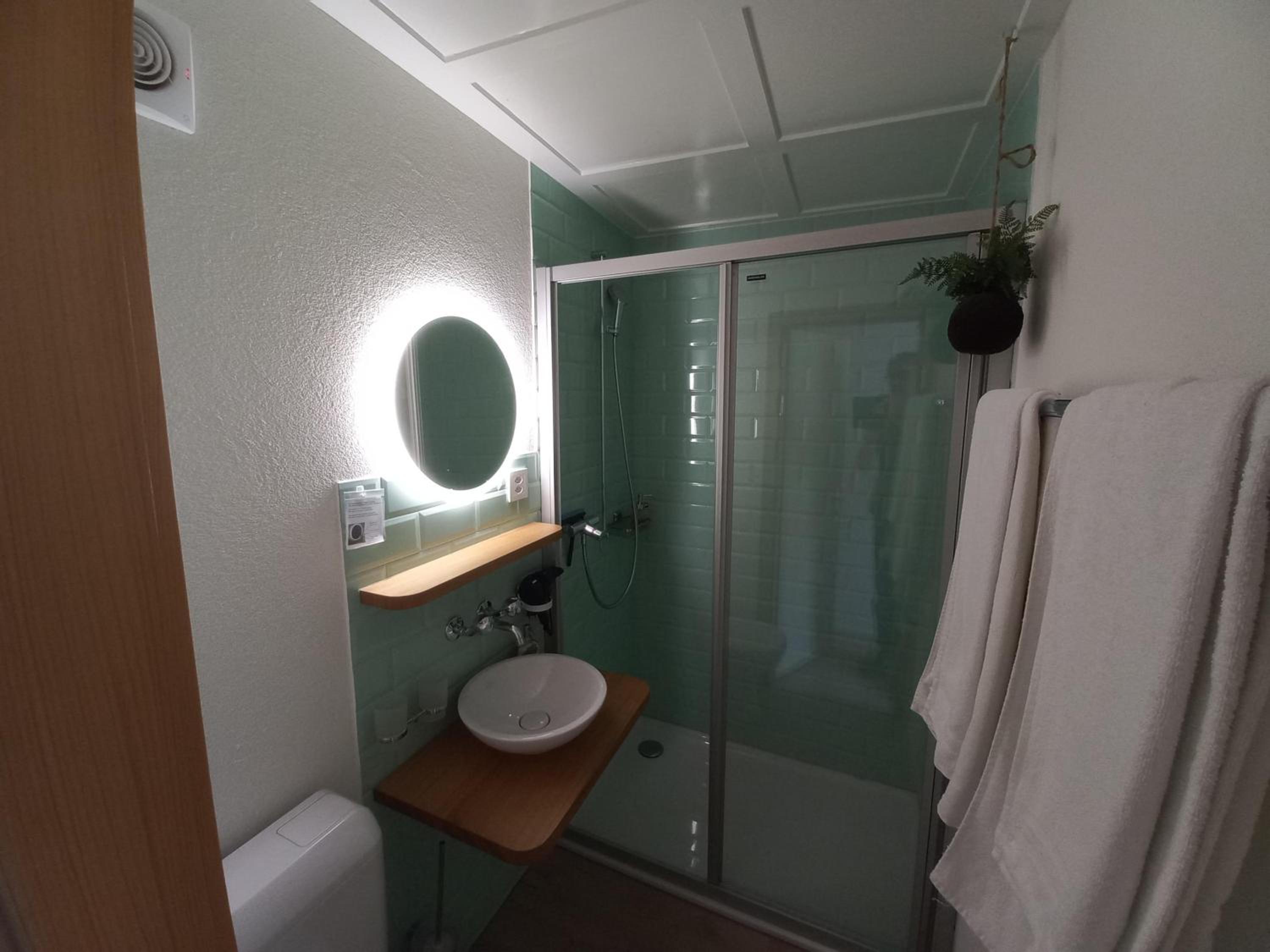 Double Room with Private Bathroom - Photo 4