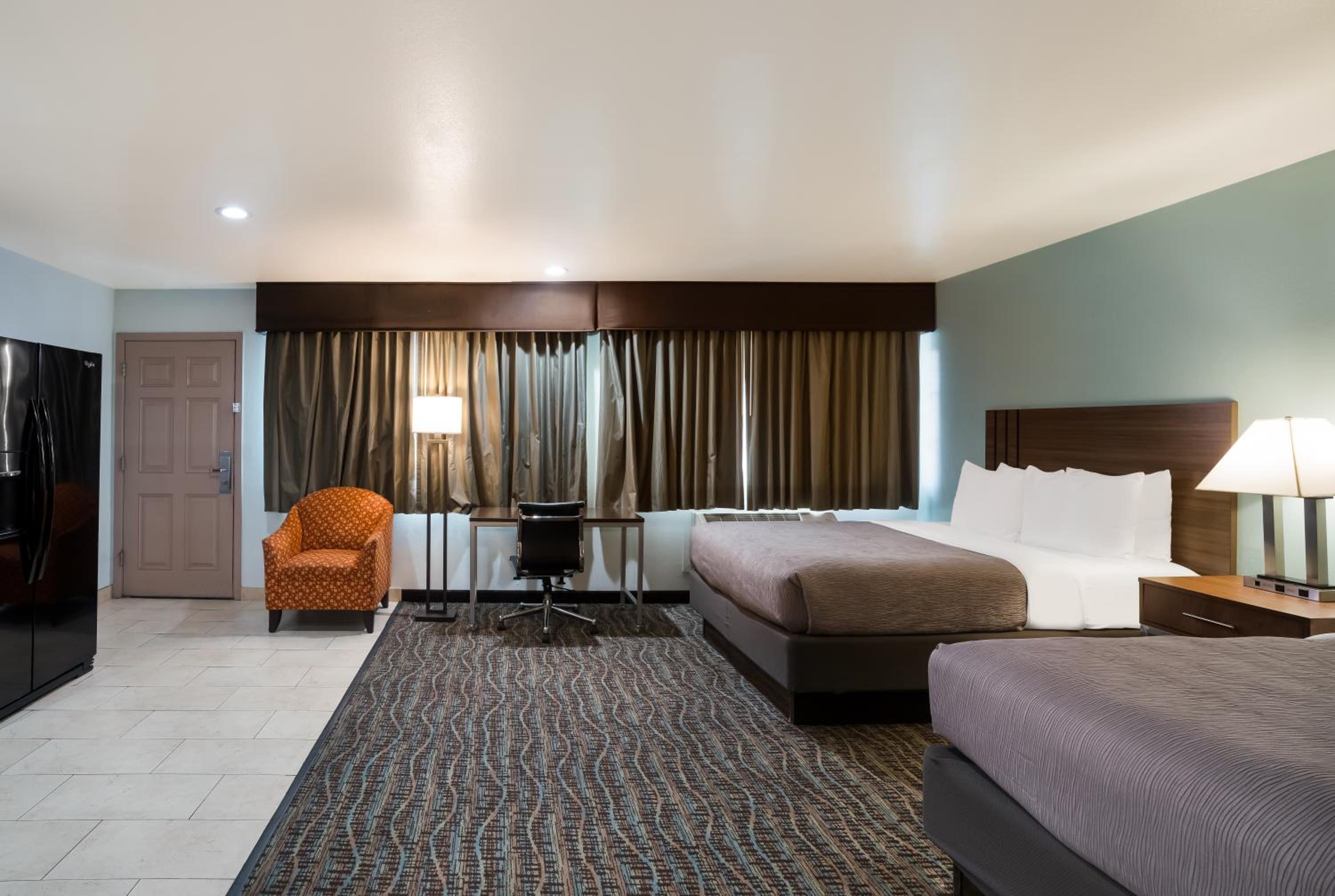 Suite with Two Queen Beds - Non-Smoking photo 3