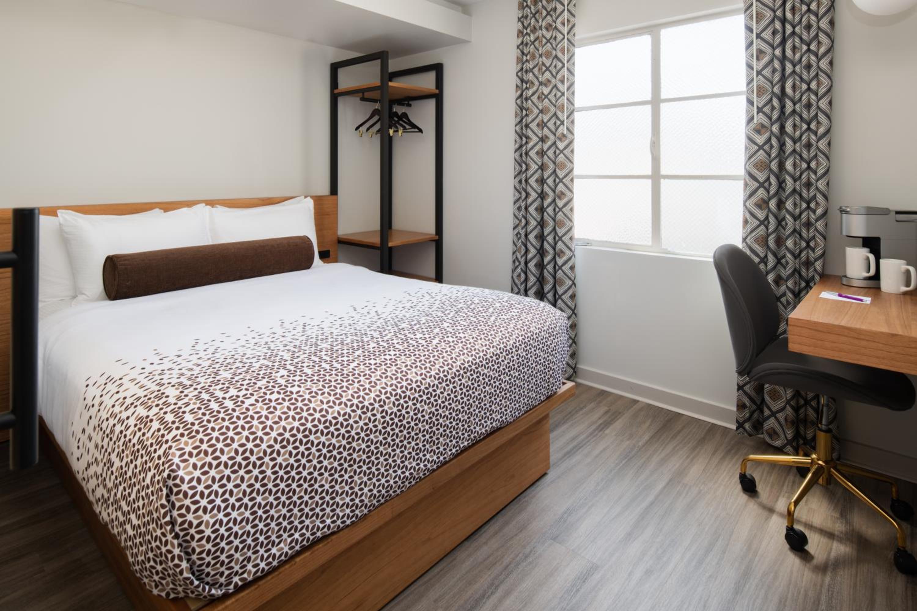 Standard Queen Room - Photo 2