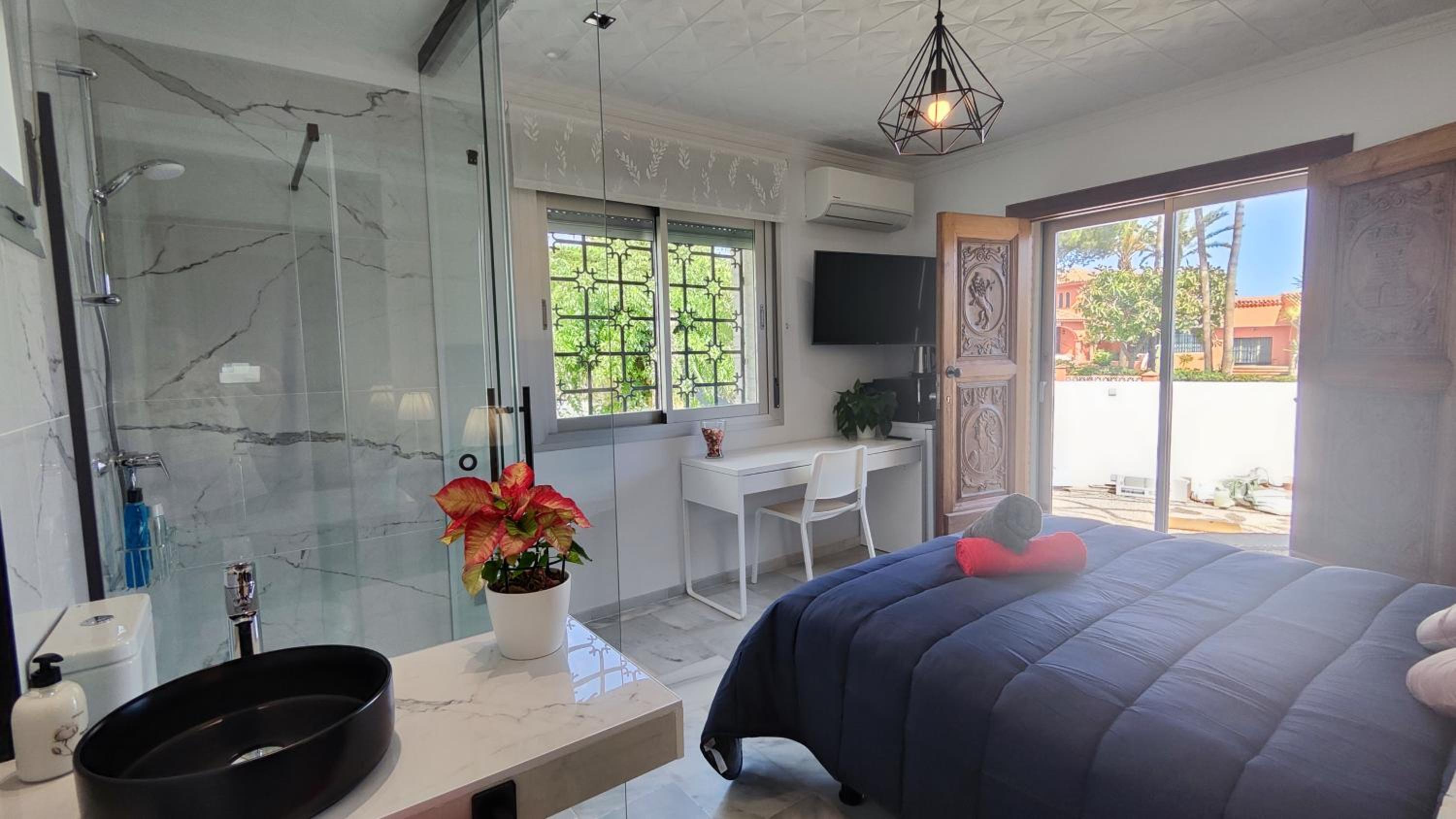 Double Room with Garden View - Photo 9