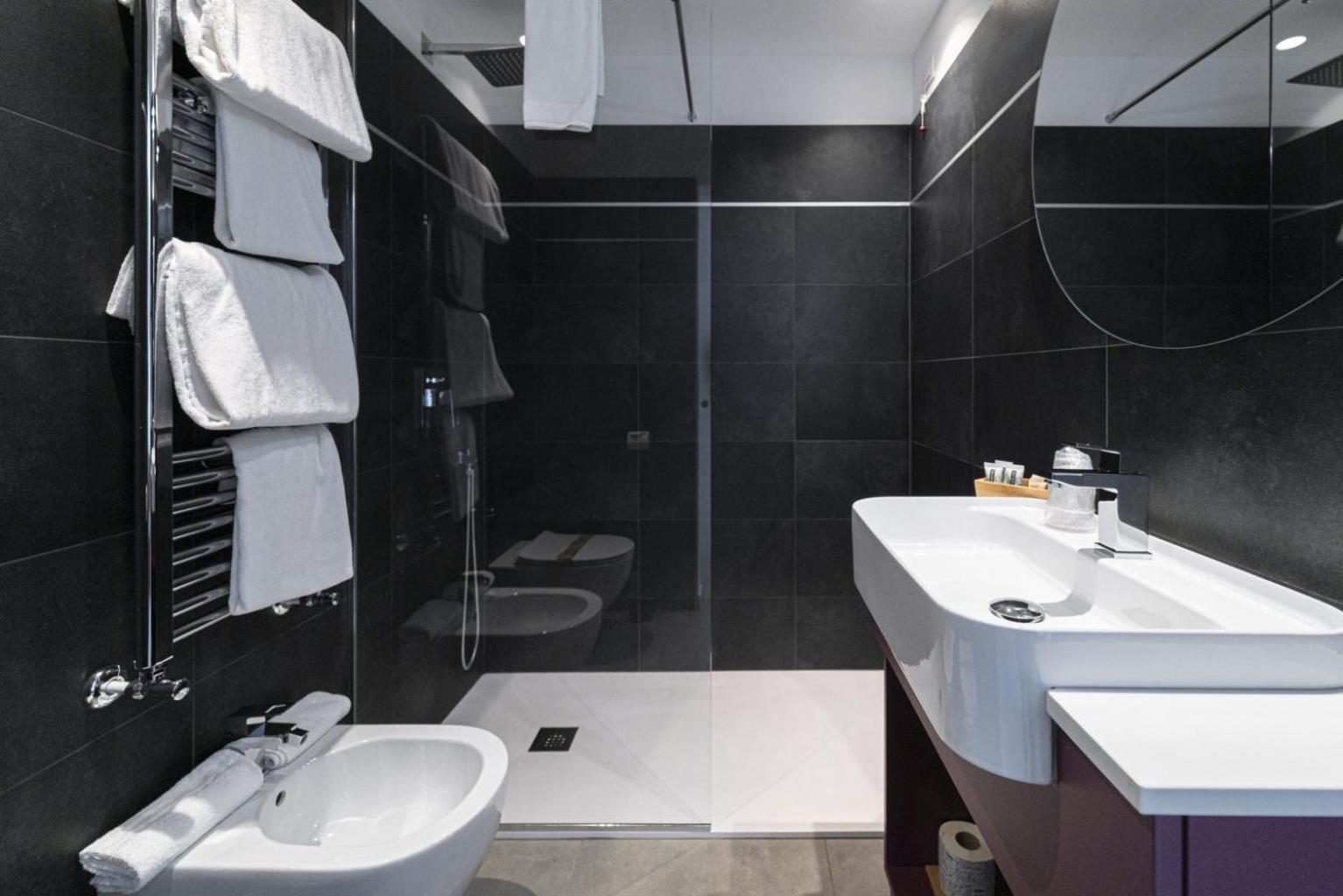 Basic Double or Twin Room - Photo 4