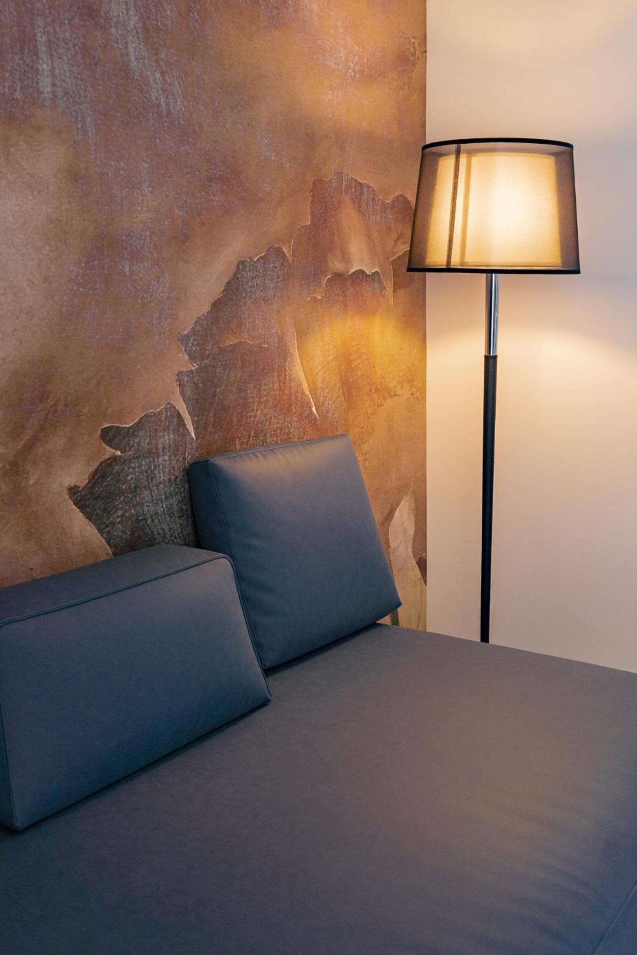 Junior Suite with Balcony and Lake View - Photo 6