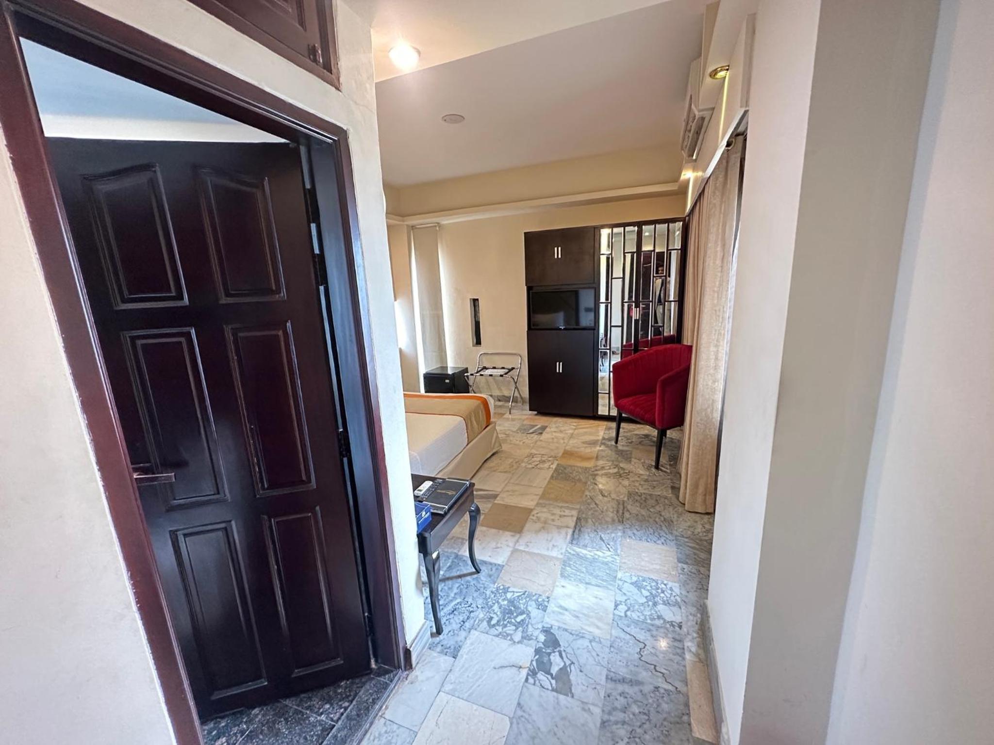 Deluxe Room - Photo 7