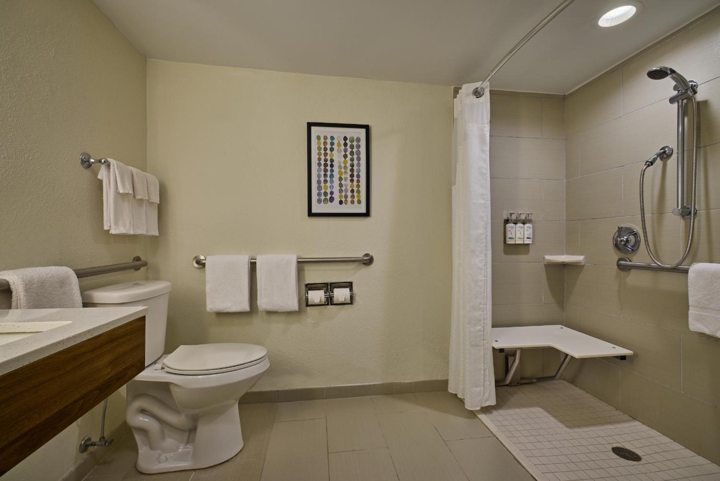 Double Room with Two Double Beds - Disability Access photo 2