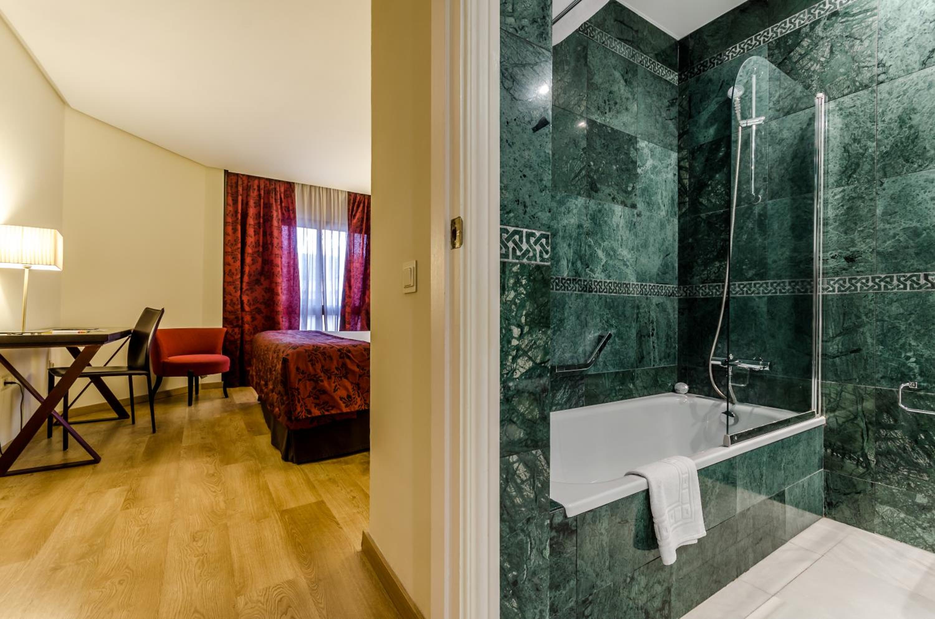 Double or Twin Room with Extra Bed photo 3