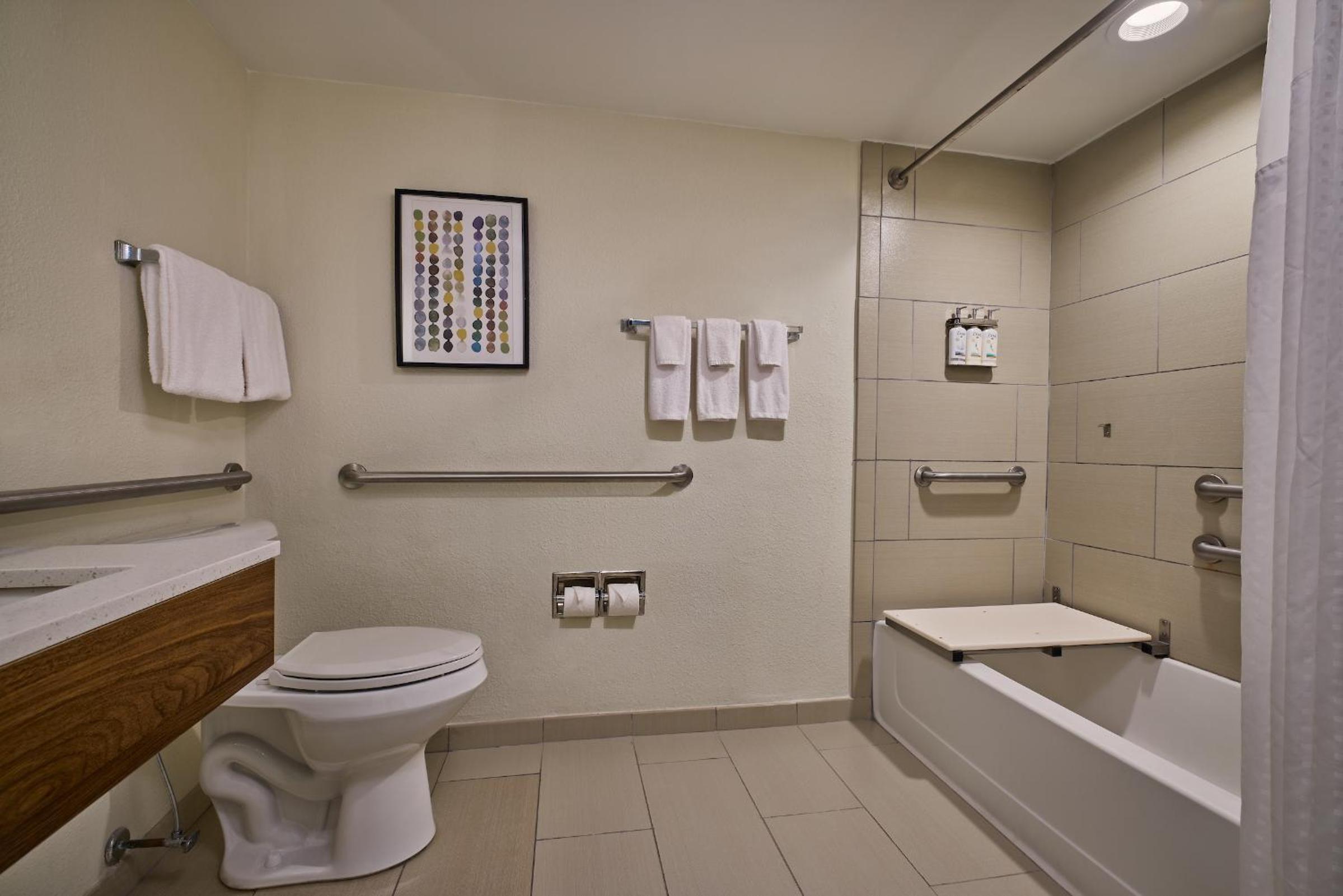 Standard King Room with Tub - Communications Accessible - Top Floor photo 2