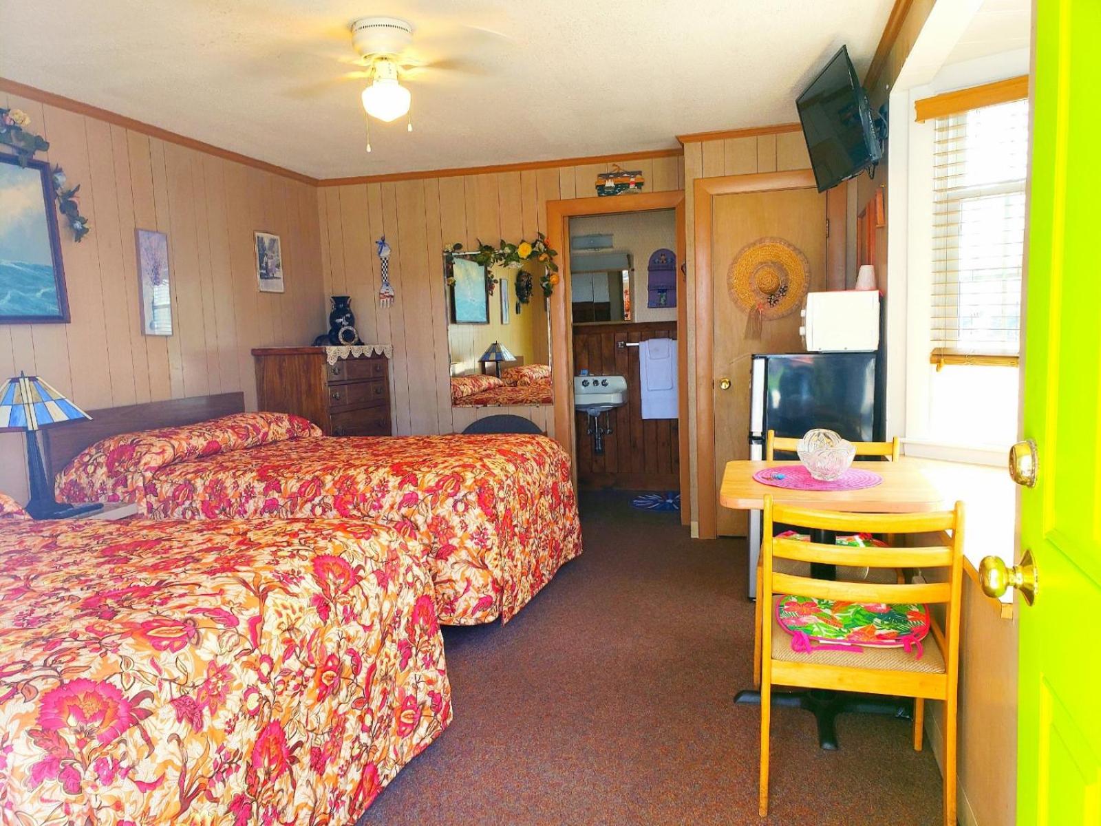 Budget Double Room photo 3