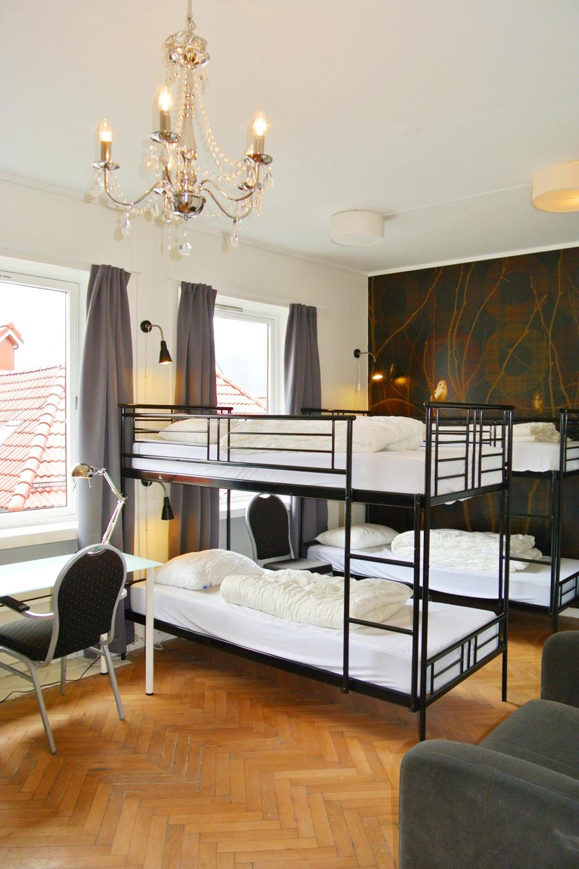 Bed in 8-Bed Mixed Dormitory Room photo 1