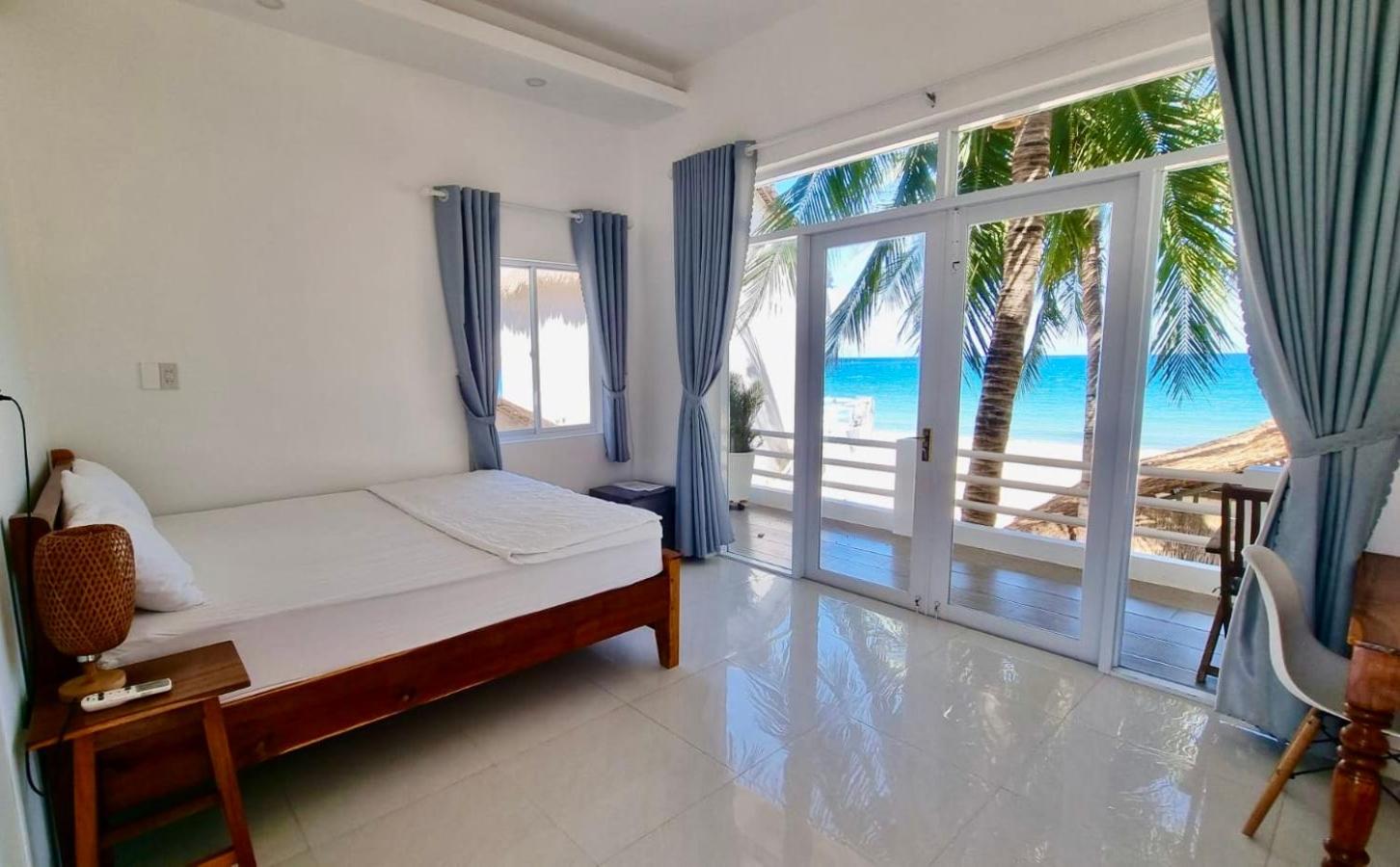 Double Room with Balcony and Sea View photo 1