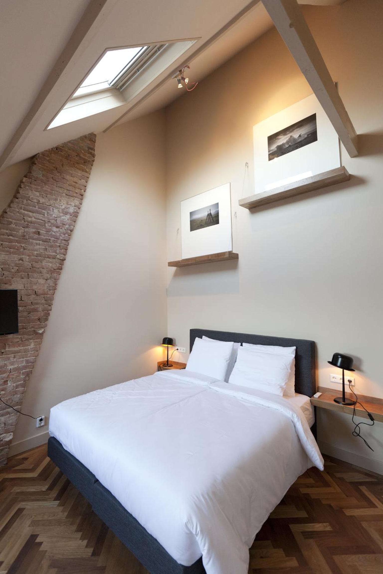 Double Room - Photo 8