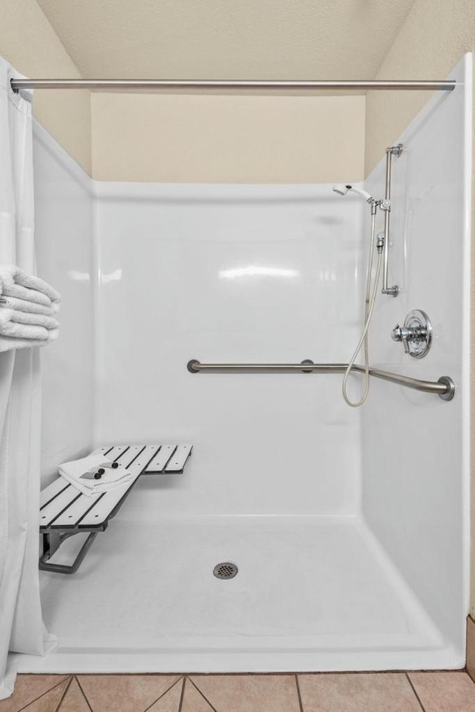 Queen Studio Suite with Mobility Access and Roll-in Shower, Non-Smoking - Photo 3