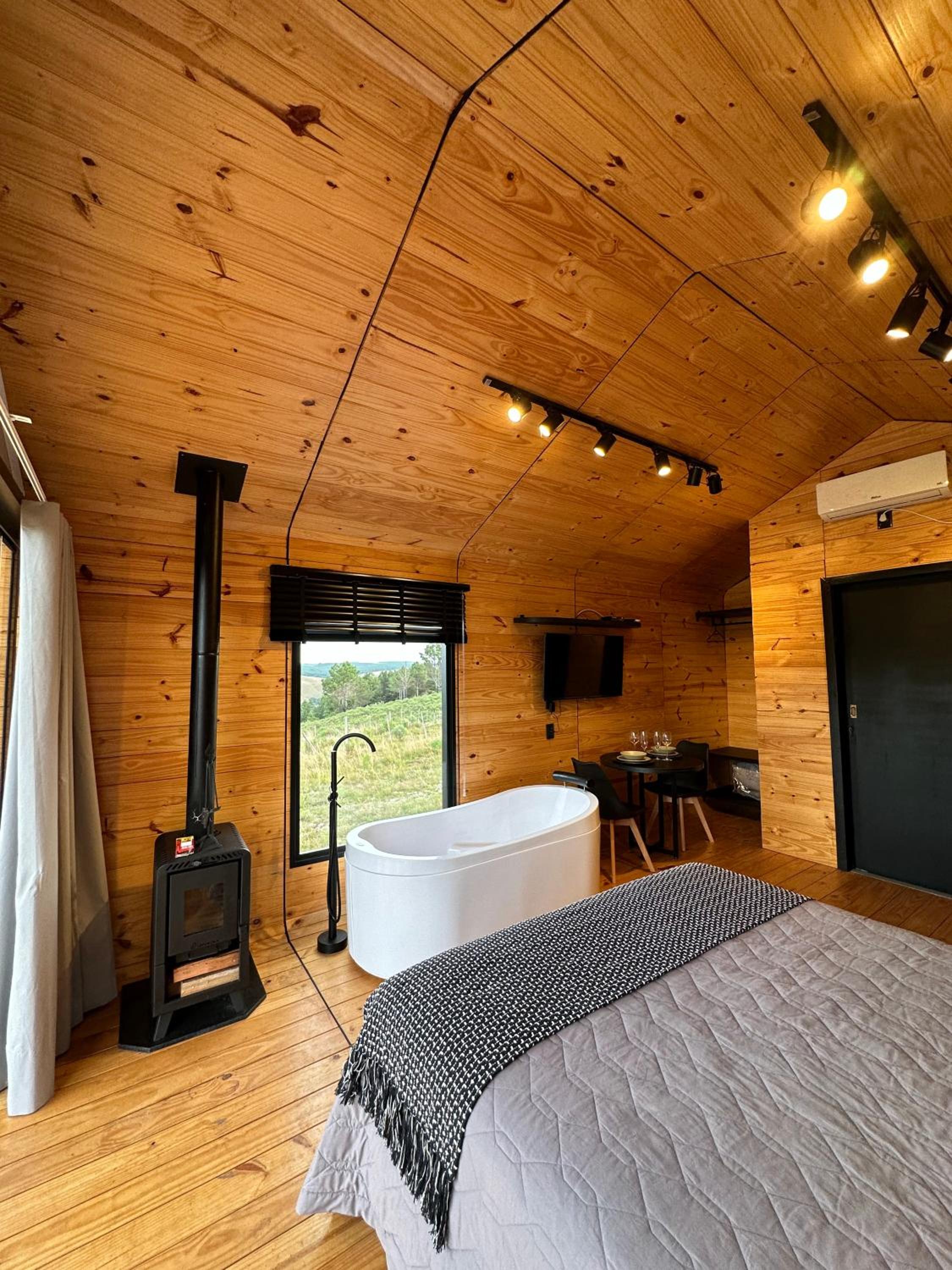 Deluxe Double Room with Bath photo 3