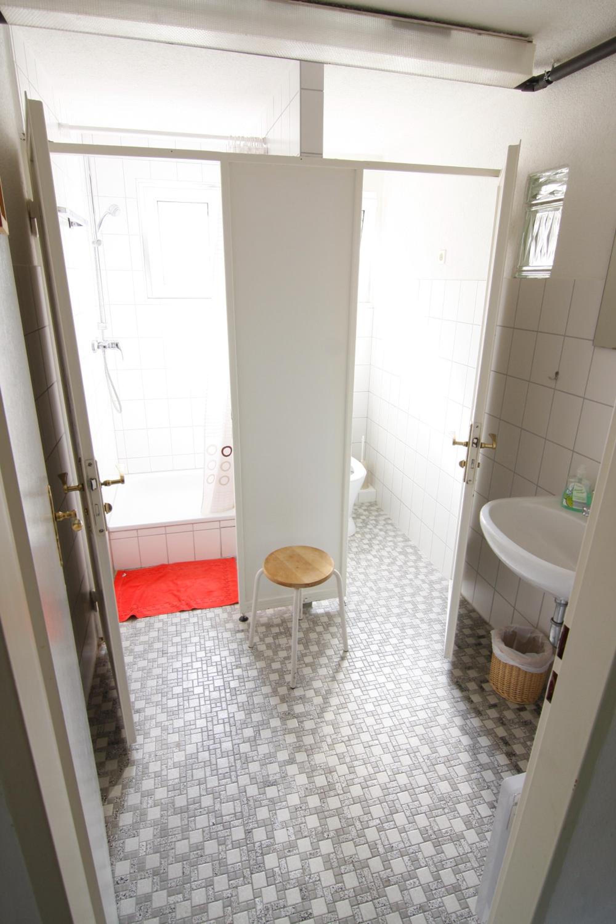 Single Room with Shared Bathroom photo 2