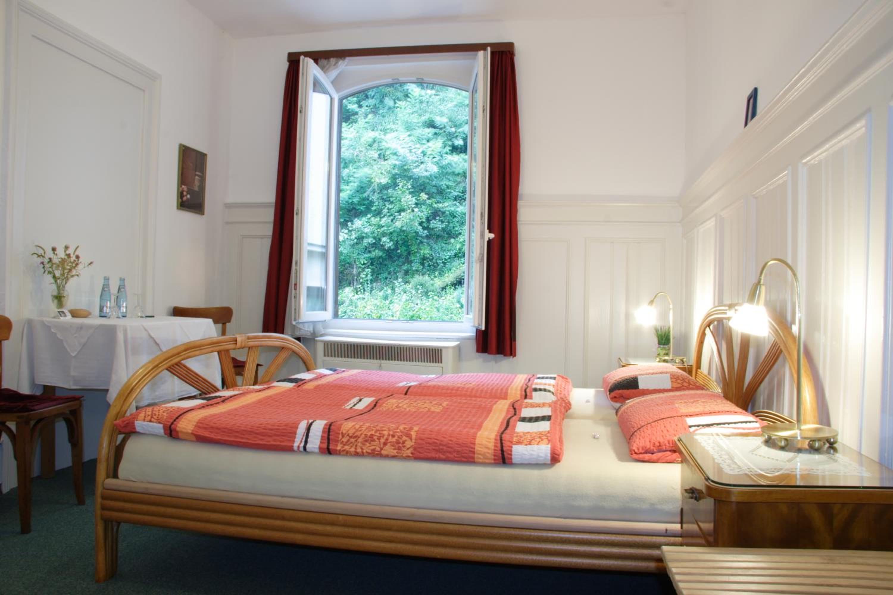 Double Room with Shared Bathroom photo 3
