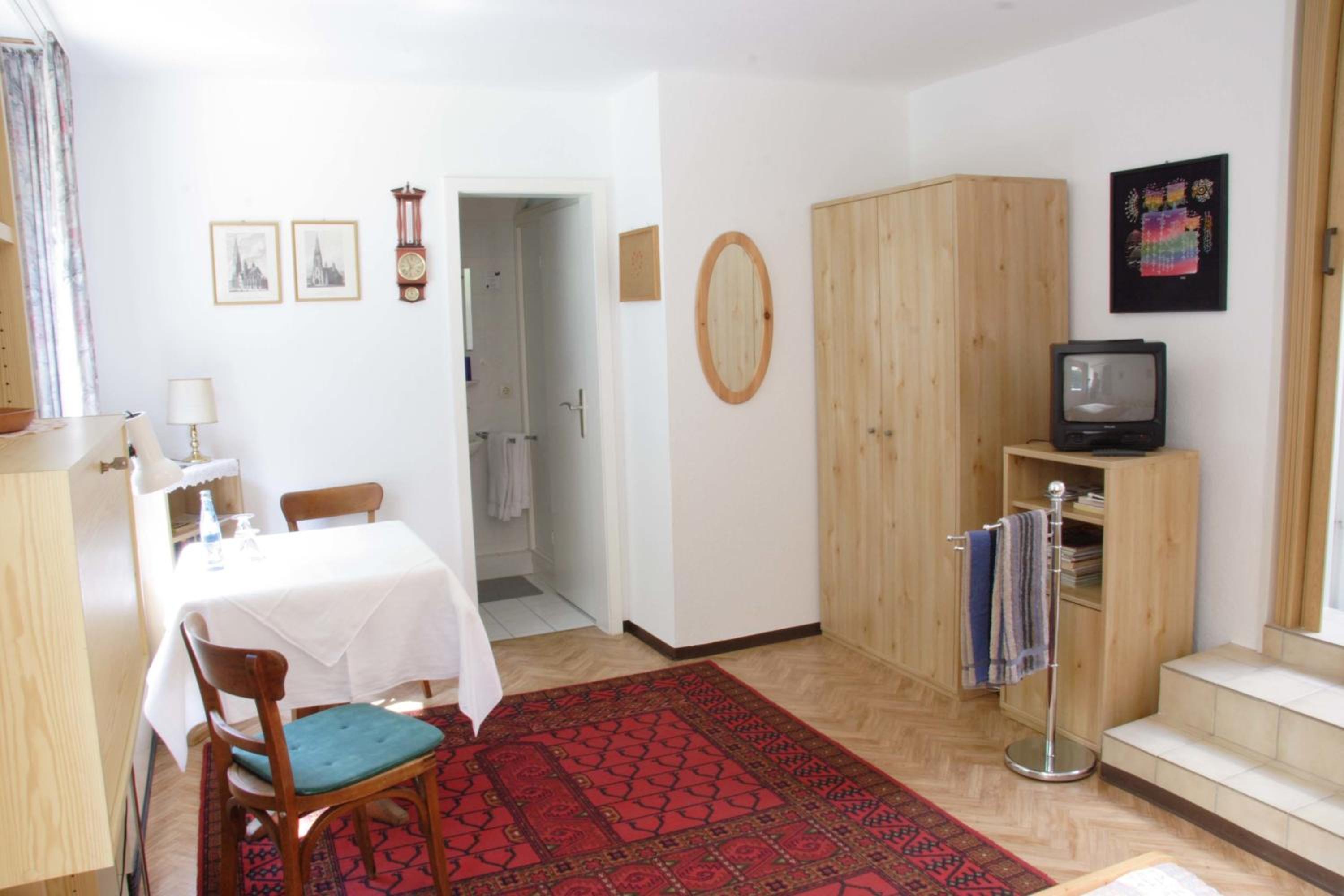 Apartment photo 2