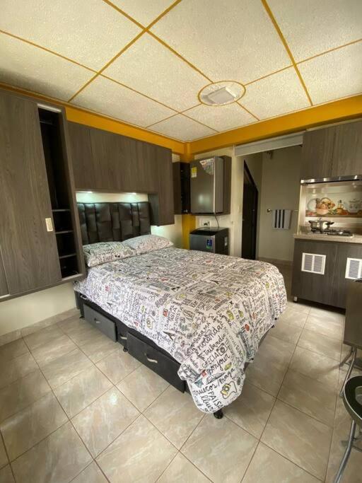 One-Bedroom Apartment photo 1