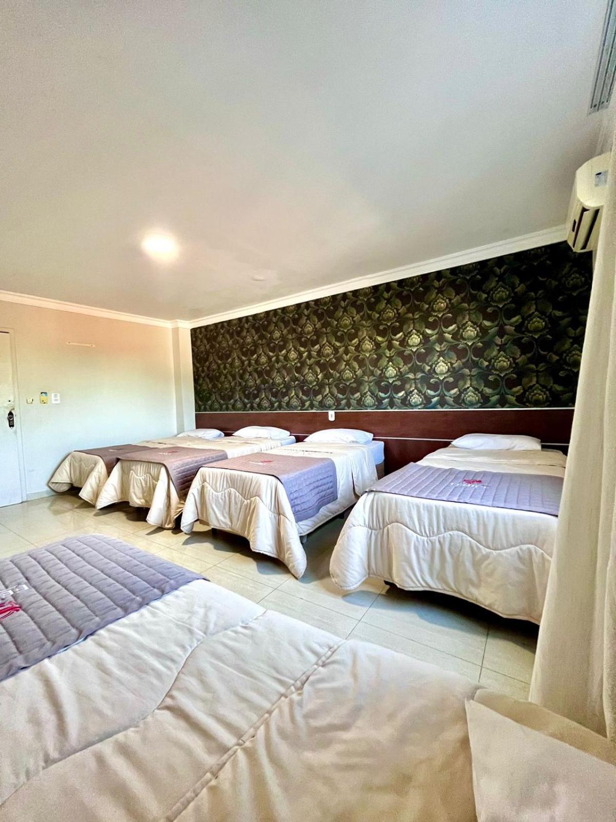 Standard Family Room - Photo 4