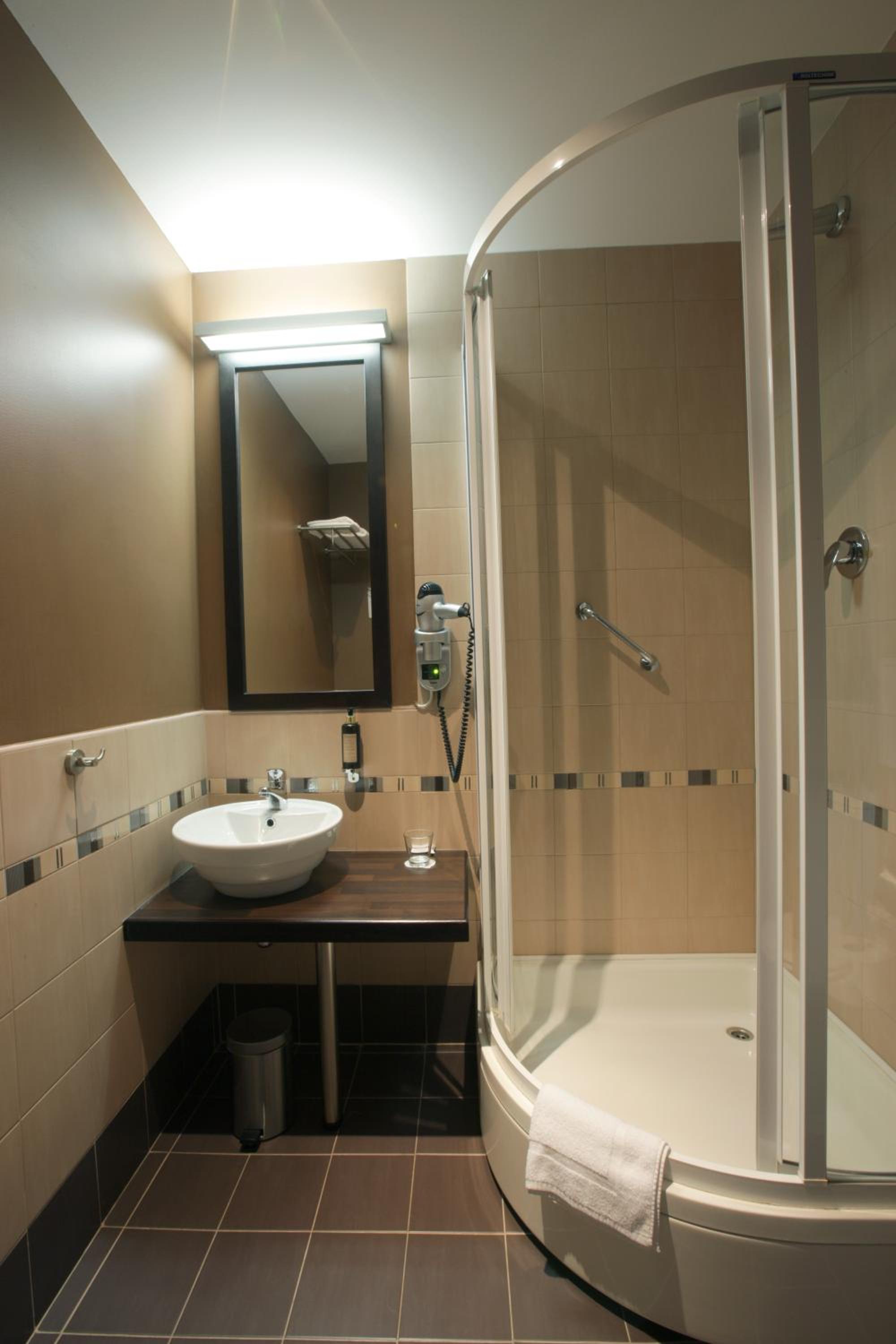 Standard Double or Twin Room - Photo 3