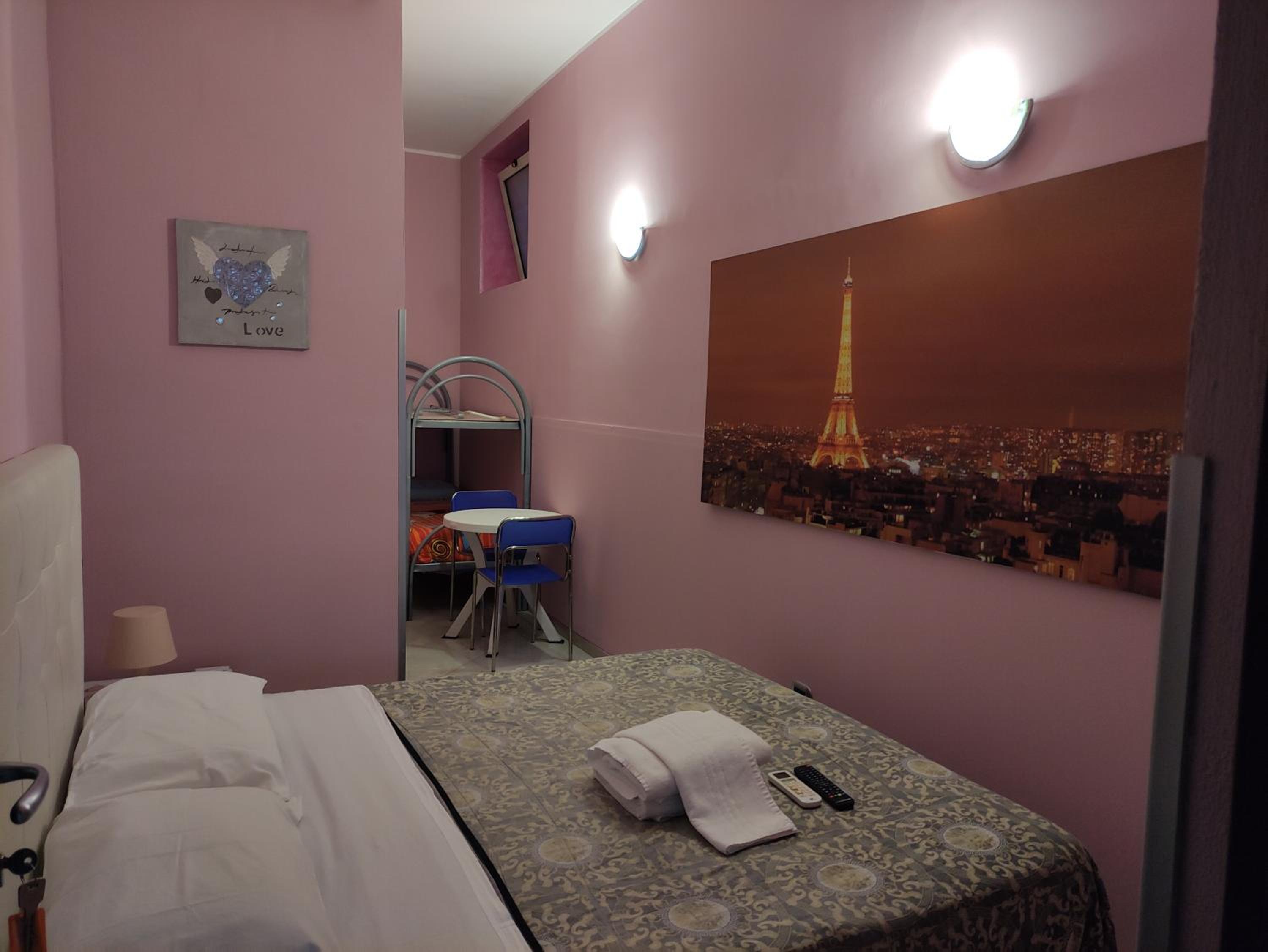 Deluxe Double Room with Shower photo 1