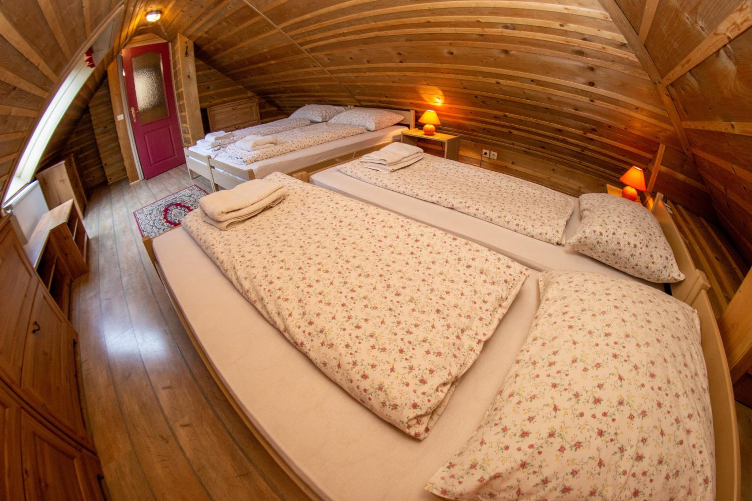 One-Bedroom Apartment (4 Adults) - Photo 3
