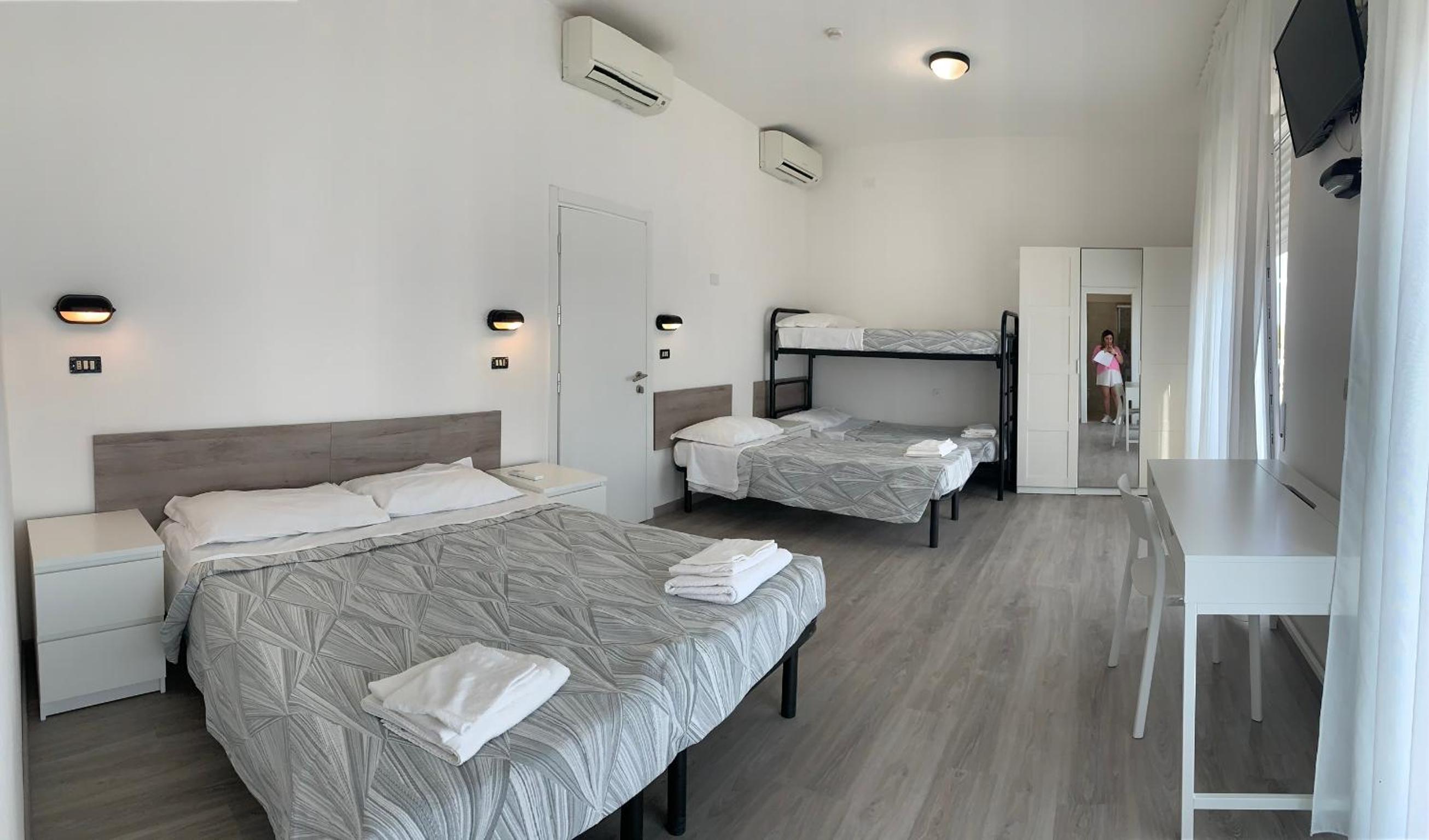 Superior Quadruple Room - Photo 40