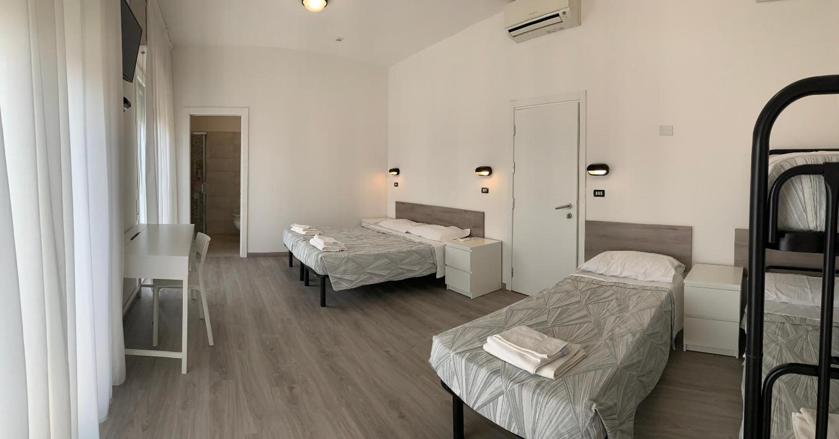 Superior Quadruple Room - Photo 1