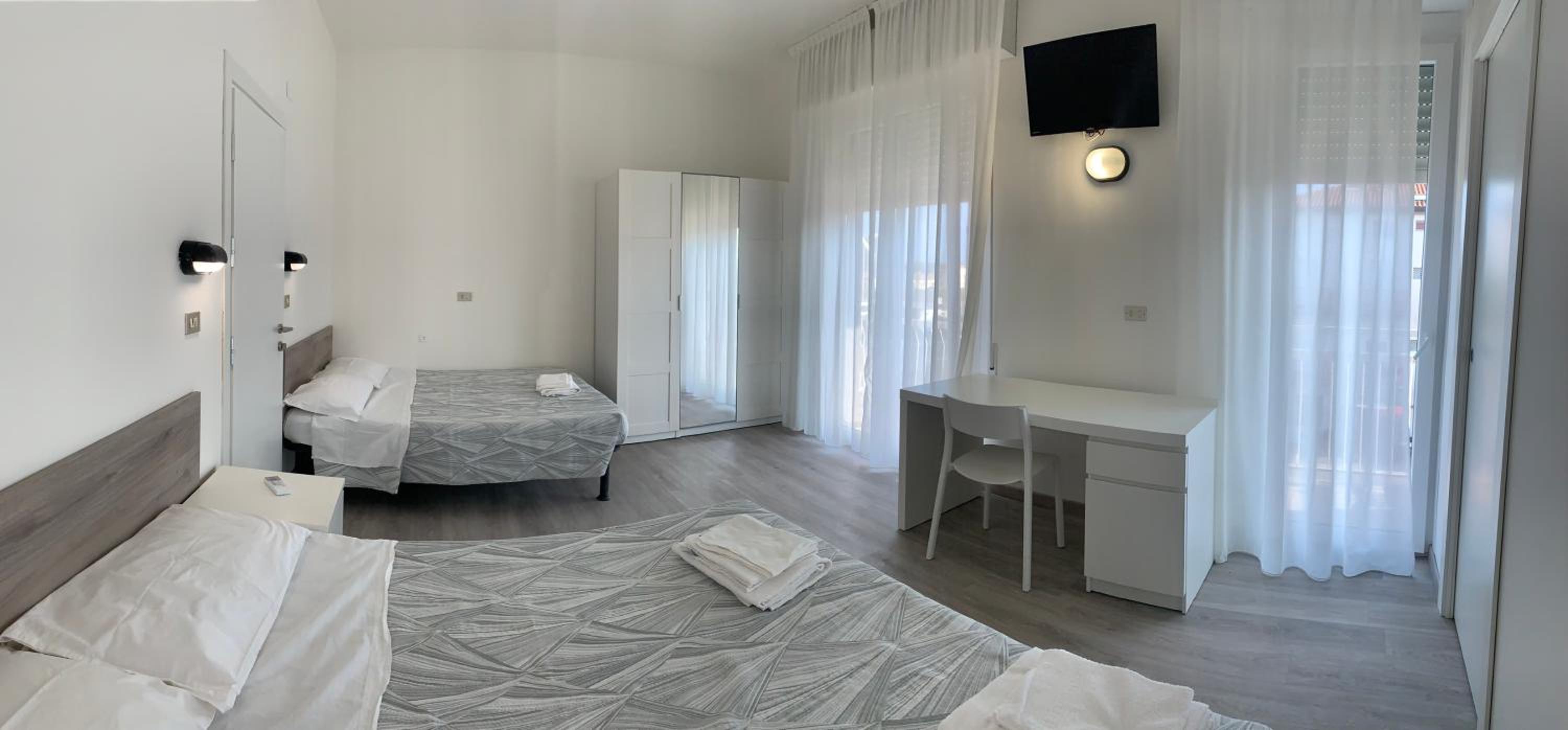 Superior Quadruple Room - Photo 32