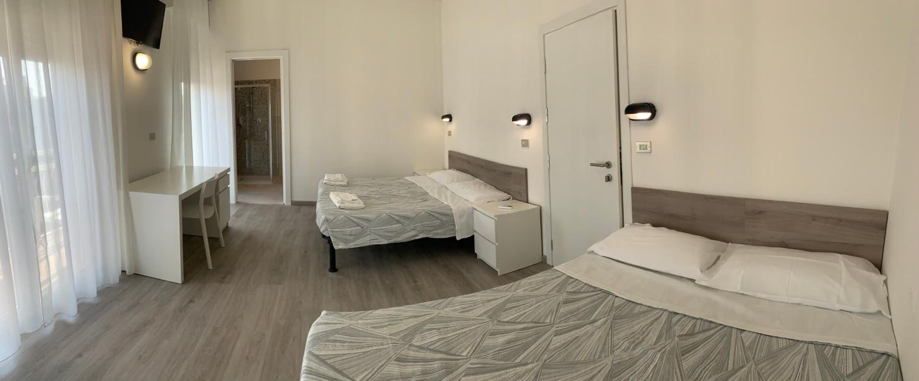 Superior Quadruple Room - Photo 29